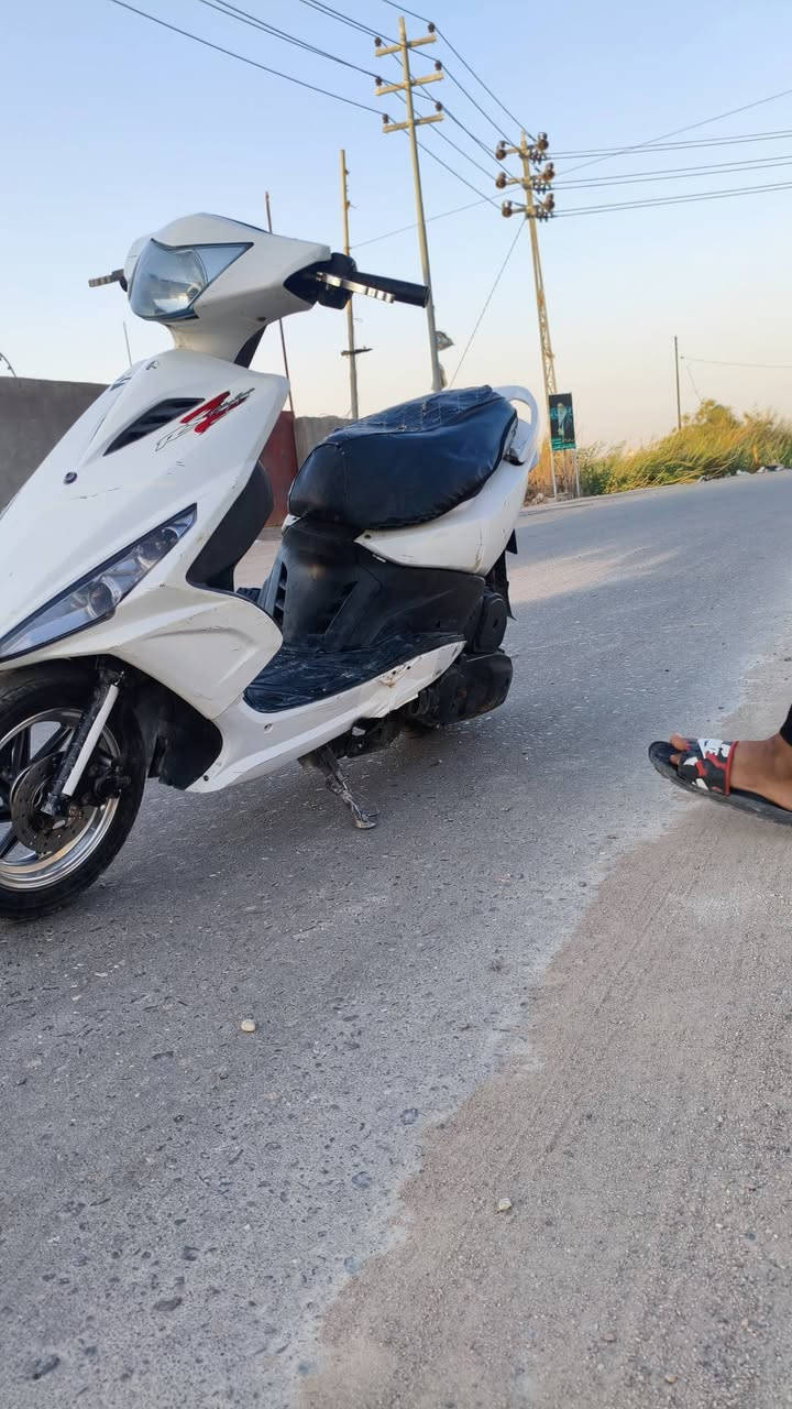 سلام عليكم دراجه ماكس مضلع للبيع مفتوحه مره وحده مبدل ولفات مكينه ناعمه وياله نجمه صالنصهFM كلشي شغال بس صفحه مال هندر طاكه باتري شغال اشاير لايت السعر 450 مكاني البصره الهارثه النصرانيه رقمي ***********
