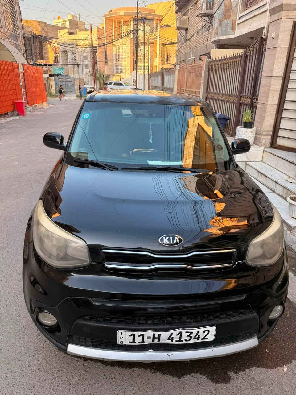 سلام عليكم عندي كيا صول موديل 2018 ماشية 95 ميل مكينتها 2000gdi بيه بنيد مفتوح و باب مبدل وبارد بجاملغ الخلفي 
السعر  110 وبيها مجال بسيط 
مكاني بغداد البلديات 
رقمي***********
