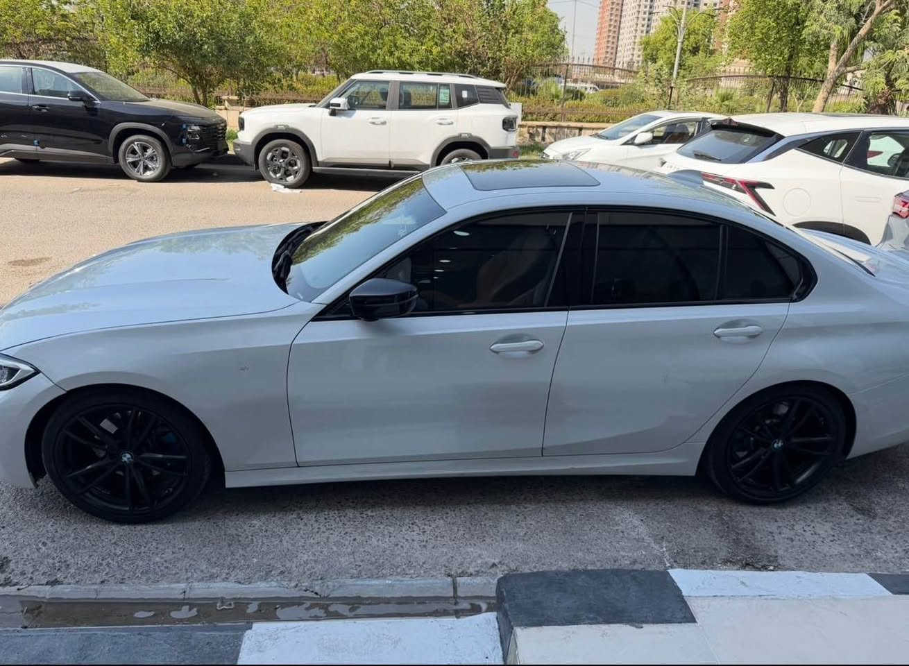 للبيع BMW 330i 2022 
ماشية 29,000 مايل حقيقي
ضرر 3 قطع امامية وتعديل
M package بلادي
سعر 23,500$ ومجال
*********** دهوك, العراق
