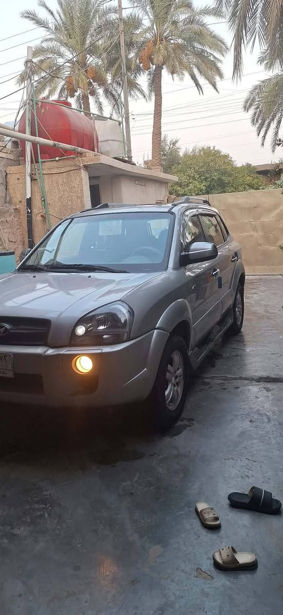 توسان موديل 2009سيارة مكفولة كفالة عامة تخم تاير صدر خلفي امامي جديد سنوية 2031 سيارة فول مواصفات 
امرايات شفط فتحة سقف فورويل بيع او مراوس جنبي ***********//***********
