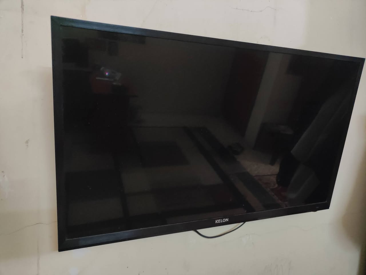 سلام عليكم: 🖤 

شاشته KELON 
 1080P / 60Hz جداريه فقط

تدعم 2 منافذ HDMI
ما داخله تصليح نظيفه وسعر 100 الف قفل
مكاني البصرة
تواصل واتساب ***********
