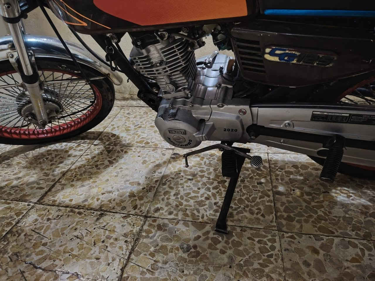 الهم صل على محمد وآل محمد❤️ 

السلام عليكم نامه برو مكينه غطاس🏍️ 
  افضل شي بالسوك✋ 
للبيع وكيله دراجه العارضي اصولي وليس سكنر🧑
  كارتون شوف عينك ما تعتاز شرح 🪬
موديل 20 ستسم بلادي مالته🔜 
سعر 650وبيه مجال بسيط كلش 💵 
عنوان النجف الاشرف 🇮🇶 
📲 ***********📲
دراجه احلئ من صور بعد مكفول من شخط هم

