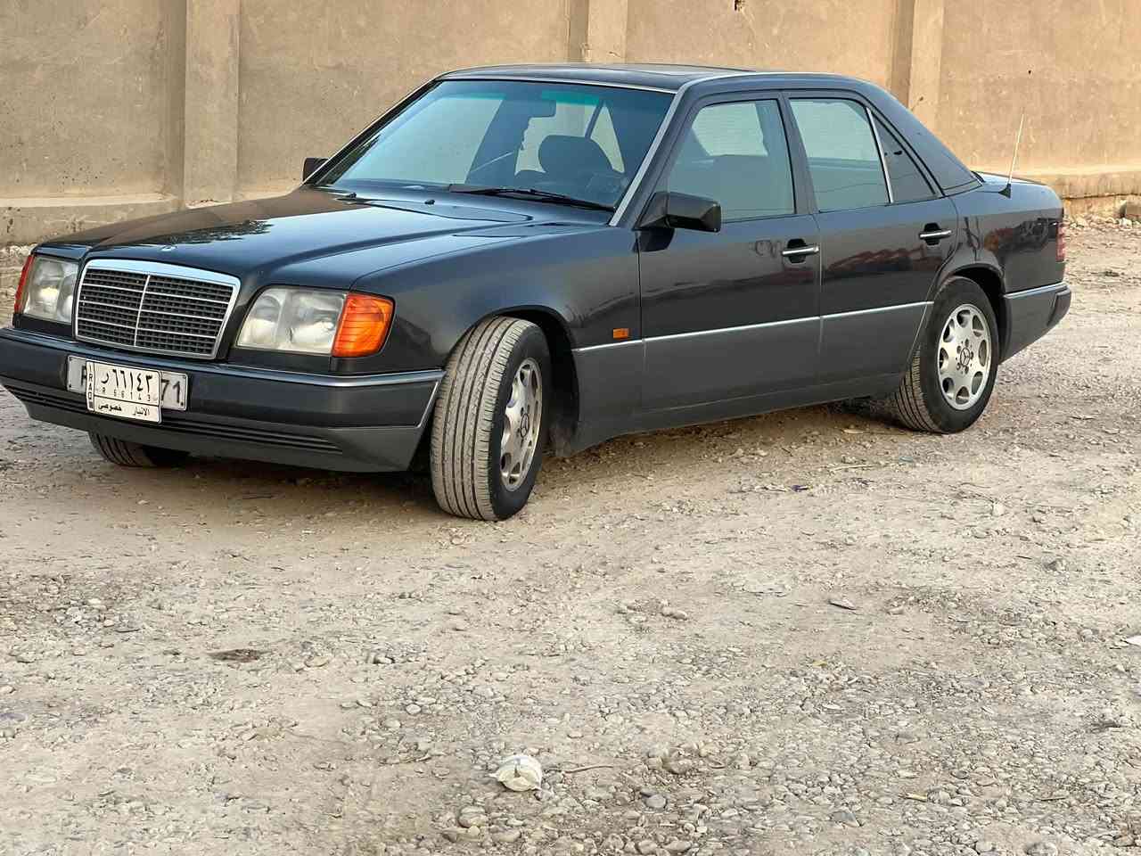 مارسدس e280
قواعد بلادية ماملعوب بيها 
كلشي شغال 
مكينه وكير خير من الله 
ترايك لاربيل
راعيها بكربله يريد تحويل 
مكينه مال ملكة 3000
تشك الكاع شك 
دواخل بلادية نضافة 85%
السعر 68
مكاني الكوت 
***********

نص مكتوب في الصور:
- MERCEDES-BENZ W124 Classic Never Dies