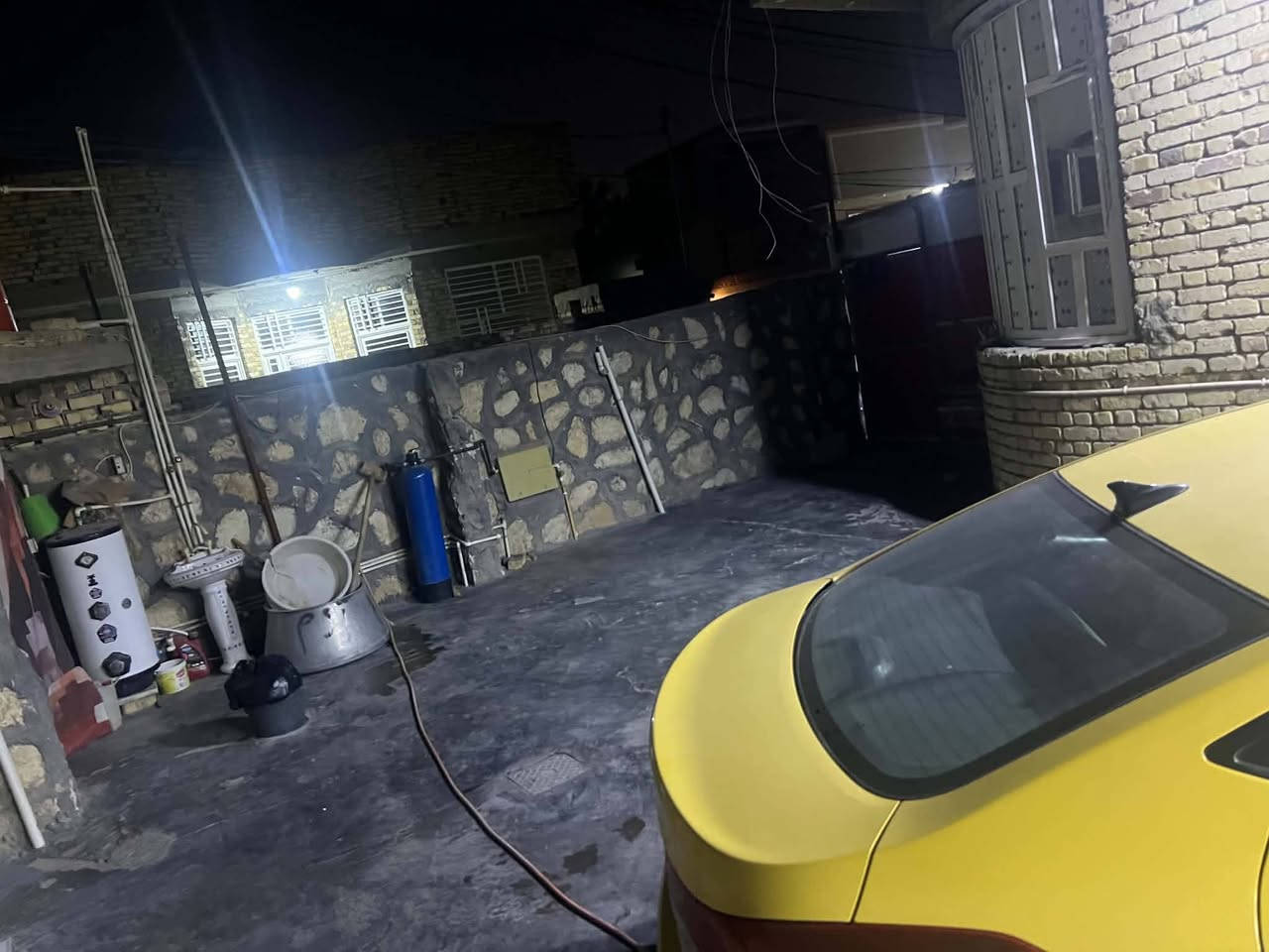 عرض 
بيت مساحه ٤٠٠ متر طابو زراعي سند ٢٥ بناء حديث 
 الموقع الحله العتايج عامود ٢٤ بدايت السياحي اول منطقه 
البيت ركن يبعد عن الشارع العام ٢٠٠ متر 
كافه الخدمات متوفره  مدارس ابتدائي ومتوسط مستوصف 
محتويات المنزل 
ثلاث غرف نوم 
استقبال 
صاله 
مطبخ حار وبارد 
مجمع صحيات 
كراج سيارات  كبير 
حديقه 
ممرات داير مداير البيت 
سياج حجر 
فقط نقص ترتيب الواجه  للعلم بناء حديث ٢٠٢٣ 
مناسب وبيع مستعجل 
للاستفسار اكثر الاتصال ***********
