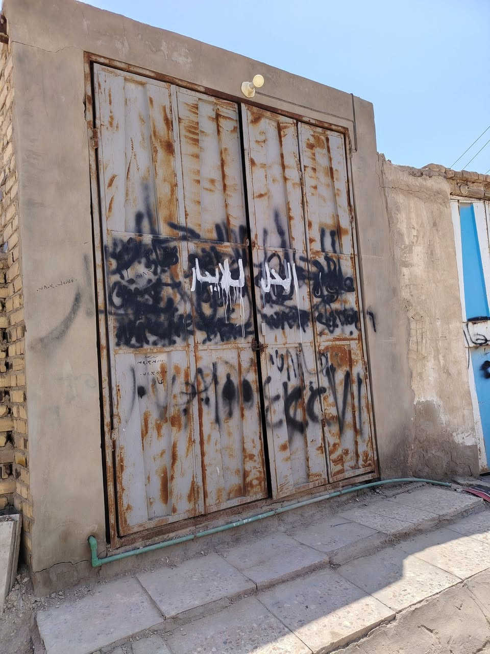 السلام عليكم
محل للايجار الطول ٧ متر والعرض ٣ متر قرب محلات ابو قيس الكيم مقابل قطاع ١٠  على الشارع العام للاستفسار الاتصال على الرقم *********** او مراسله الصفحة
