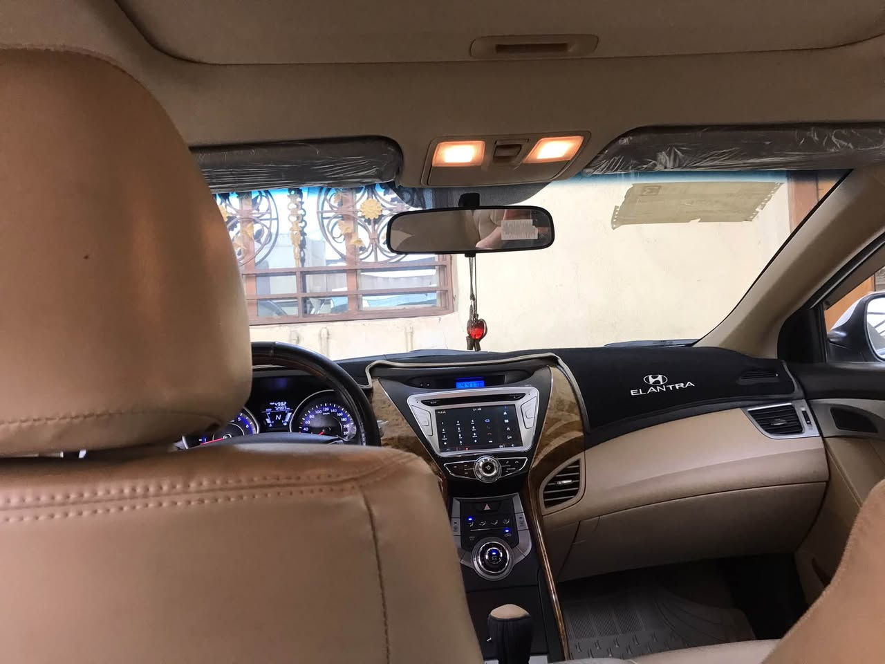 ألنترا خليجي
موديل ٢٠١٤ رقم بغداد بأسمي السياره بالديوانيه
ماشه ٧٢٠٠٠
محرك ١٨٠٠ 
فتحة سقف مري شفط تحكمات وشاشه كامره خلفيه 
حتى السبير ويل كب
كشنات جلد
السياره على وضع الشركه مكفوله 
السعر ١٢٥وبي مجال الشراي يتصل ويدلل

‭***********‬
