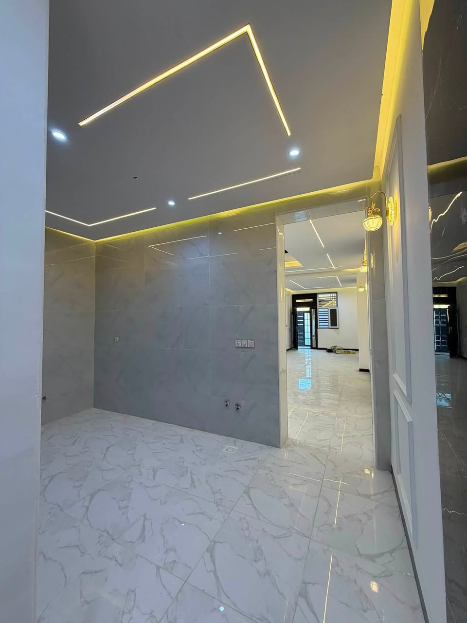 للبيع بيت 100 متر حديث موقع مميز شارع 20 😍🏡

طابقين 3 غرف نوم واجهة 5 🌝 

العنوان …📍.. ملحق الفارس موقع مميز 🥺🏡

 السعر 165 وبي مجال 😌☺️

***********
