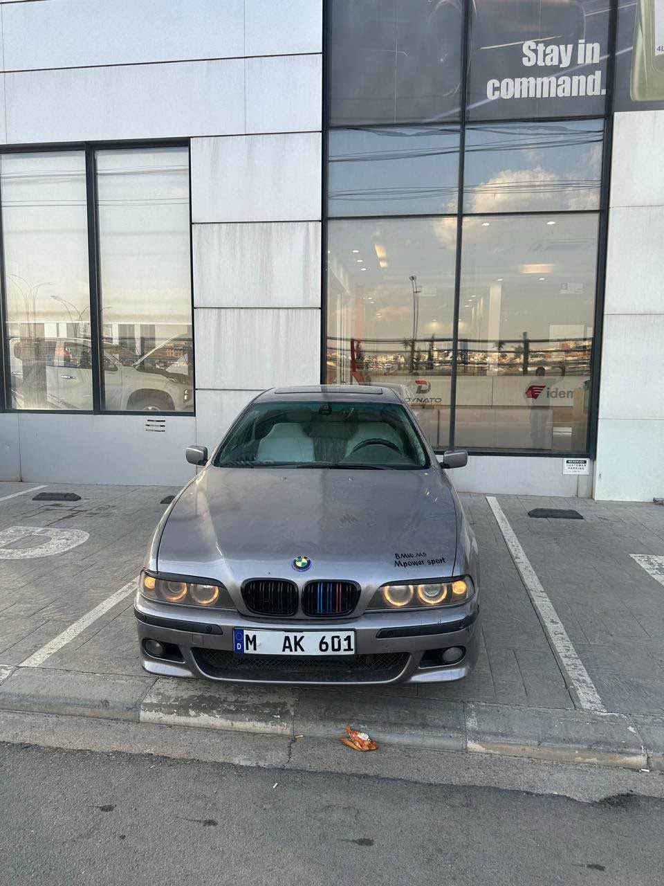 bmw 528i 
سلايت 
تبريد سه ر سويجي 
موديل ١٩٩٨ 
گير توماتيك 
منفيس غرامات شه رت 
طخم تايره جديد 
صبخ عام 
گير مه كينه ب شه رتن. مه كينا وى ديكيلي دكتن 
سعر ٣٧ و مجال. 

‭***********‬ زاخو, دهوك
