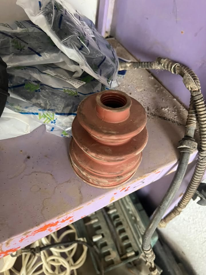 قطع غيار بيجو 306 • حي سمرة • مواد احتياطية