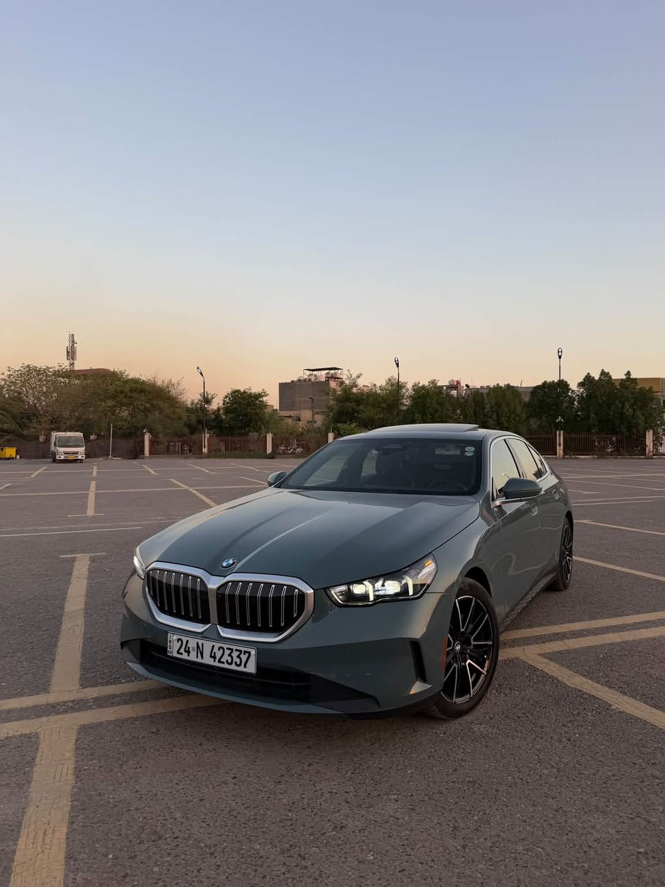 🚘 للبيع BMW 530i
📌 الموديل: 2025
📌 الممشى: 36,000 ميل

⭐ المواصفات:

• داتاشو
• خمس كاميرات 🎥
• فتحة سقف
• داخلية سوداء
‎• بصمة تشغيل وأبواب دخول ذكي
• شاشة  تدعم Apple CarPlay
• مخارج تكييف ذكية
• إنارة داخلية متغيرة
• رادار أمامي وخلفي وجانبي
• حساسات أمامية وخلفية
• كشنات جلد مع تدفئة وتدفئة ستيرن
• خزن ميموري
• نظام صوت Harman Kardon
• ستيرن كهربائي
• شحن لاسلكي
• Drive Mode 7
• مرايا شفط، قلاب، ونقطة عمياء
• إنارة ترحيبية
• قفل وفتح عند الاقتراب
• جنطة كهربائية — تفتح بالقدم 👟

✅ السيارة كلين وكفالة عامة
‏‭***********‬ 
السعر 455$
