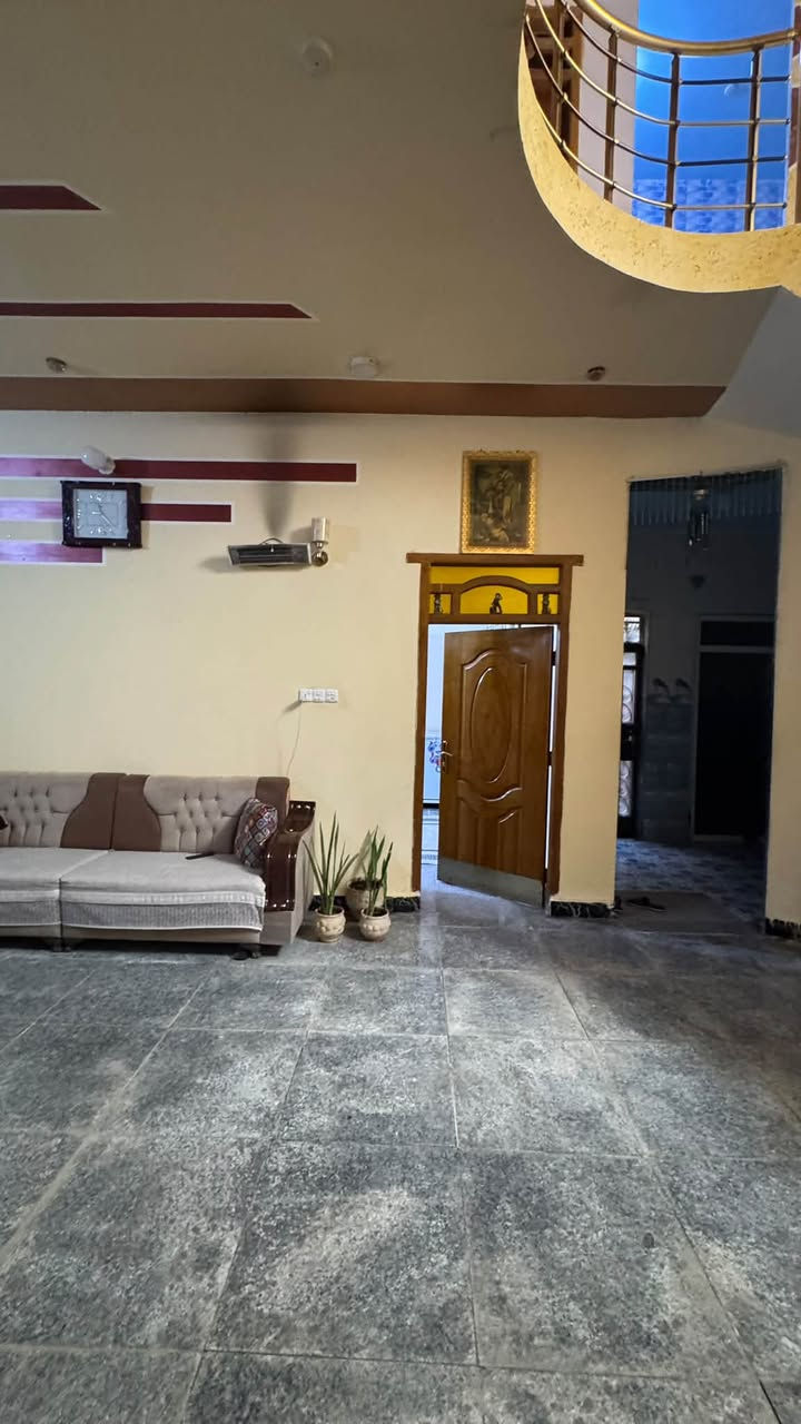 بيت للبيع بنهاوند الثانيه ، 200 متر ، واجهه 10 ونزال 20 طابقين ، غرفه جوه و3 غرف فوك، السعر 225 مليون وبي مجال 
*********** للاستفسار مراسله الرقم
