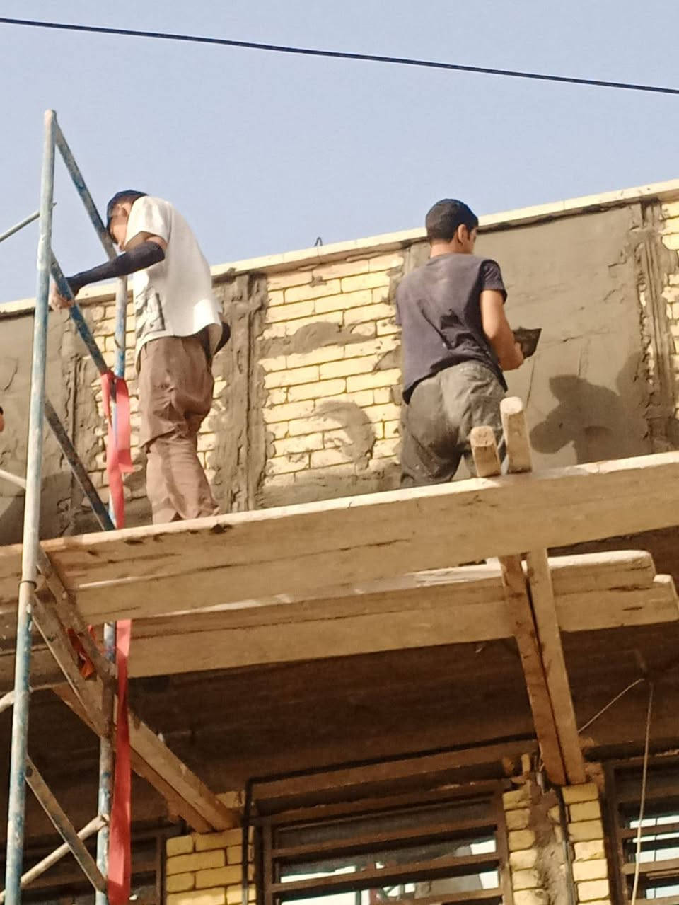 السلام عليكم مبيضجي ولباخ درجة اولى شغلي داخل بغداد فقط كادر كامل علة المتر قطعي متواجد واتساب ***********
