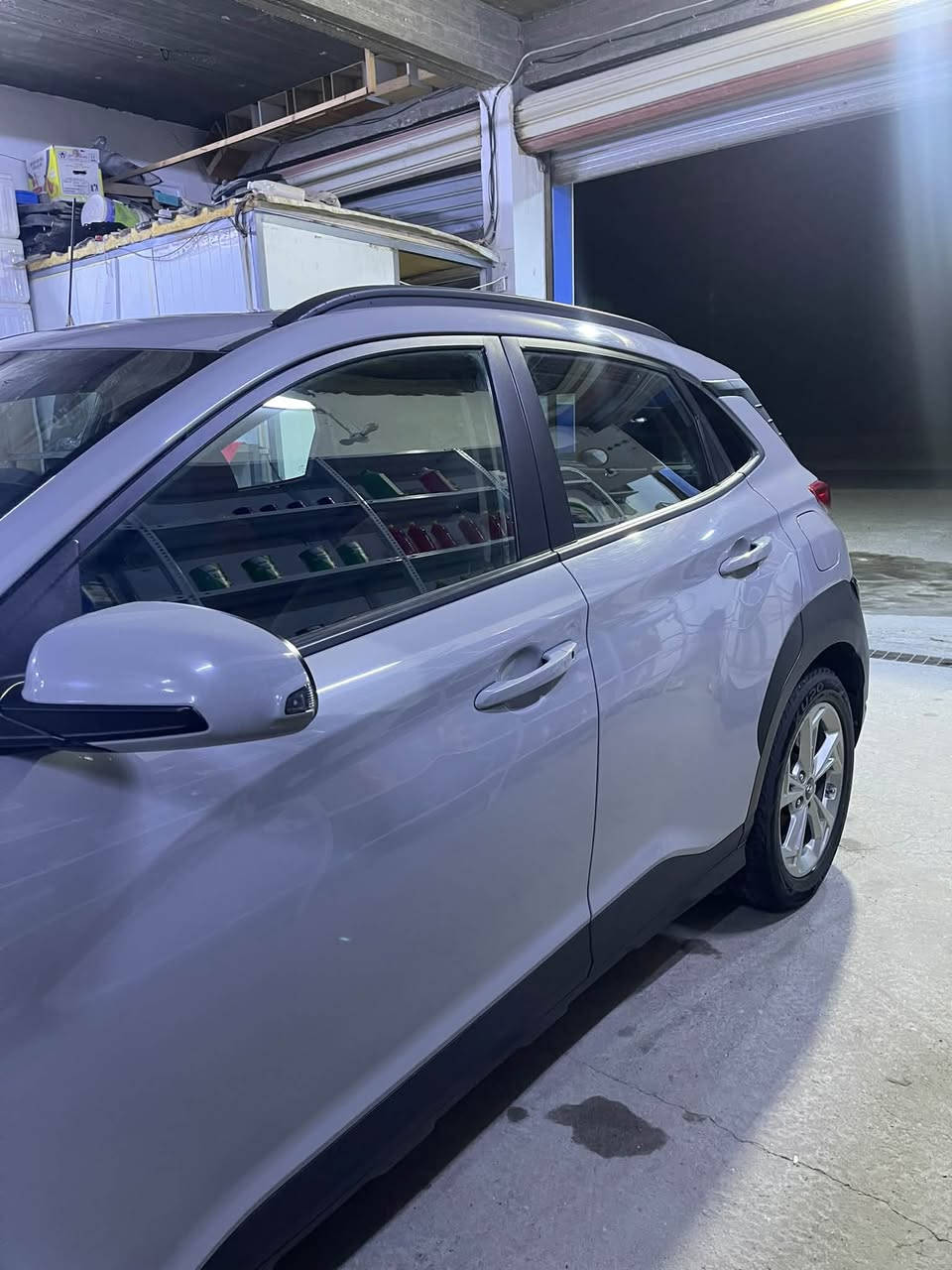 هونداي كونا موديل 22 
فول مواصفات 
ما عدا كشنات جلد 
مودات قياده سمارت نورمال سبورت
كير cvt 
تشغيل عن بعد بصمة تحكمات شاشة كامره حساسات تحديد مسار وكلش هواية مواصفات 
وارد امريكي  
ضربتها فقط قبق الصندوك معدل ع البارد بدون صبغ موضح بالصوره 
ماشيه 160 الف كيلو 100 الف كيلو بامريكا و60 الف كيلو داخل العراق
السياره نظيفة جدا ومابيها اي مشاكل 
تاخذها وتفحصها باسمي تحويل ثاني يوم سنويه وهزه جديدات قبل شهر رقم بغداد انكليزي 
وايضا قبل اسبوعين مسويلها ادامه كامله 
السعر 150
***********
 بيها مجال بسيط 
ملاحظه : مبدل كير مالتها تبديل حاويه كير جديد مع براد كير بسبب عطل الكير القديم راعي السياره مامسويها ادامه بحياته ولا فاتح برغي بيها
