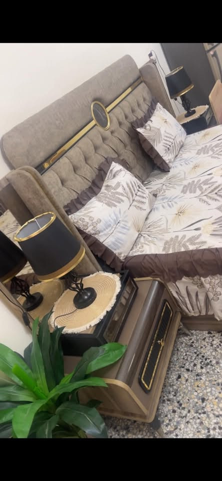 مرحبا غرفه نوم تركيه للبيع تكمه ونضيفه وثكيله جدا 7 قطع سعر مليون للاستفسار رقم ***********
