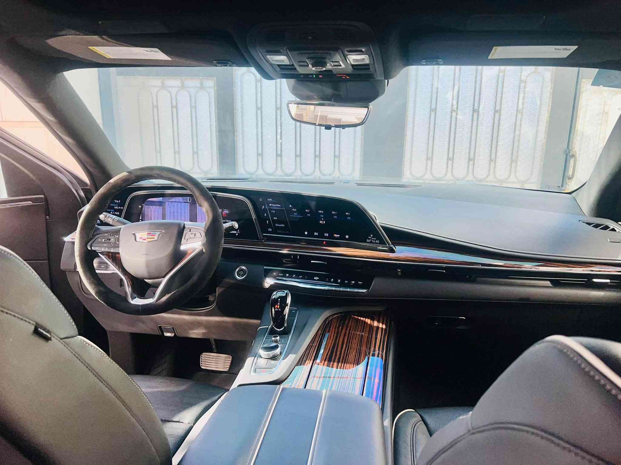 سلام عليكم 
كديلاك موديل2022 بدي طويل suv  بعدها زيرو ماشية 2500 مايل سيارة زيروووو  وارد أمريكي مع رقم مميز ( بغداد) للاستفسار عن السياره مكاني الوزيريه الاتصال ***********
