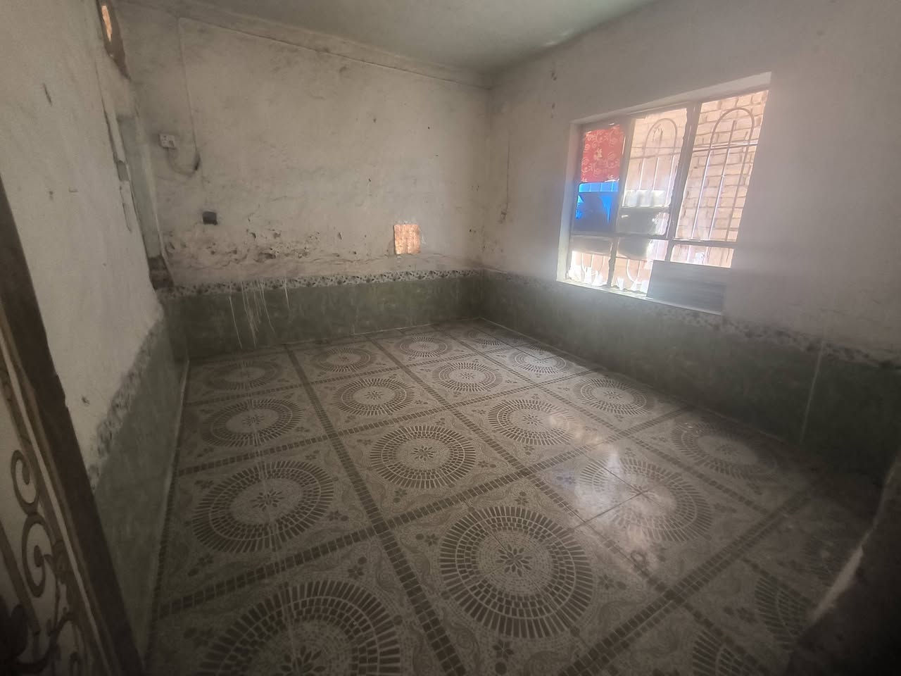 العنوان 📍حي المعلمين الالبان

📐 المساحة: 135م²
الواجهه 11م
النزال 13ونصف 

🔹 طابق واحد 
3 غرف نوم 
صاله 
ديوانية 
حمامات 

💰 السعر: 125
📞 للاستفسار:
📱 ***********
