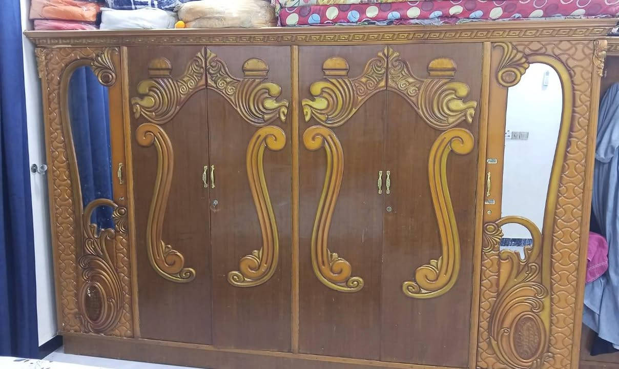 كوت بلقرب من محطة كهرباء 400
للبيع كنتور سته أبواب مع ملحق سنك
***********
