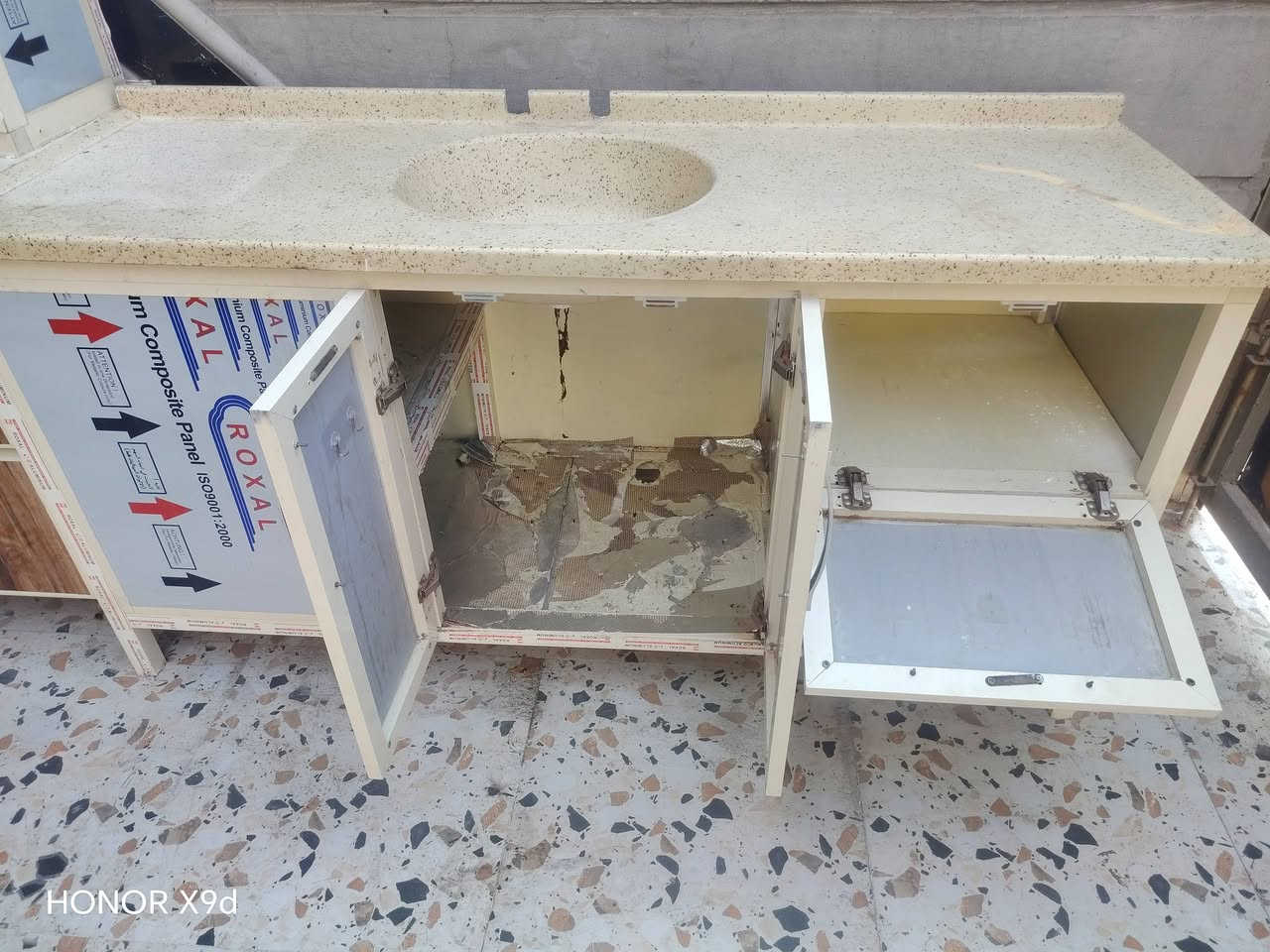 كاونتر تفصال حطاطه 3 قطع مرمر كامل السعر 300 وبي مجال الشراي يتصل أو يدخل خاص *********** مكاني كركوك حي الحجاج
