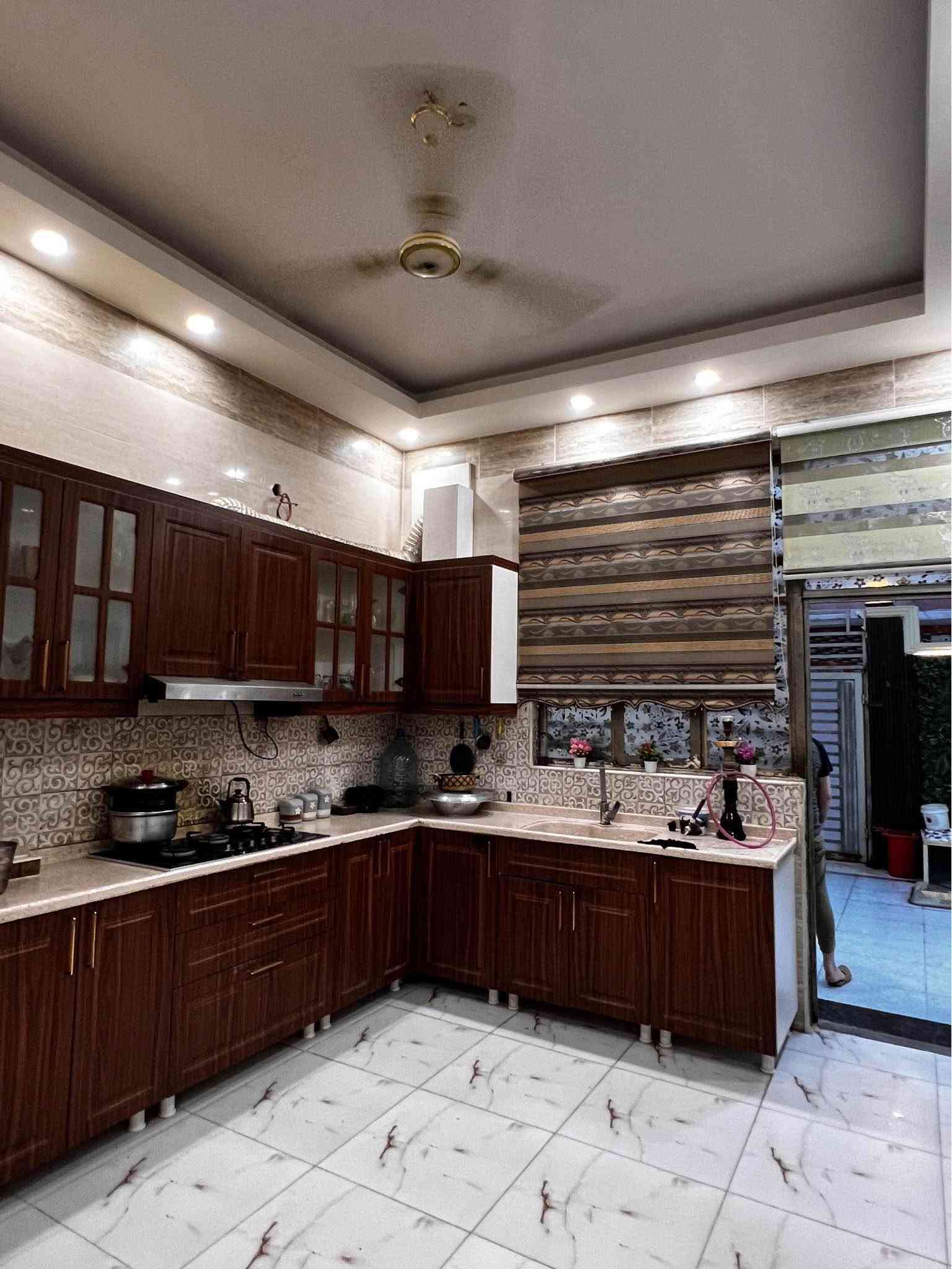منزل للبيع المساحة 175 متر طابقين بناء حديث يحتوي 📍 في التنومة الصالحية شارع اللواء يبعد مسافه 300م عن شارع ابو مهدي المهندس ، و 500م عن الجسر الإيطالي 📍 طابو زراعي المالك عراقي 📑
الطابق الاول يحتوي على غرف منام عدد 2 وصاله واستقبال ومطبخ وصحيات داخلية وخارجية وكراج 
والطابق الثاني يحتوي على غرف منام عدد 3 وصحيات وصاله 
السعر 190 مليون وقابل للتفاوض 
للتواصل والاستفسار : *********** البصرة, العراق
