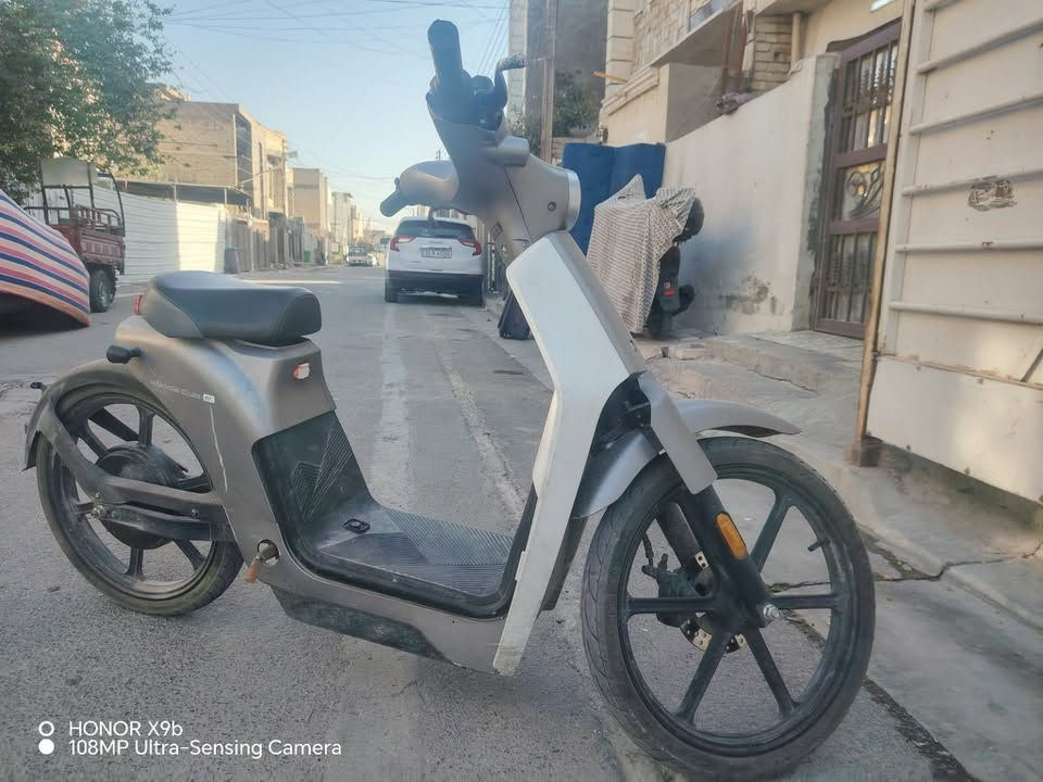 دراجه شحن ليثيوم سعر ٣٥٠ الف 
اي ستفسار متواجد واتساب ***********

نص مكتوب في الصور:
- O HONOR X9b 108MP Ultra-Sensing Camera
- HONOR X9b
- 108MP Ultra-Sensing Camera