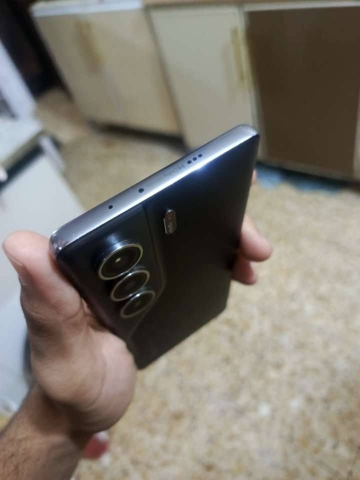 تكنو كامون 40 برو 5 جي  بي  بس فطور بالشاشه وممئثر عشاشة وبي نقطة خضرة صغيرة سعرة خاص
رقمي ***********

ذاكره 256 عشوائي 24

مكاني.......بغداد .....بالشعب .....حي اور
