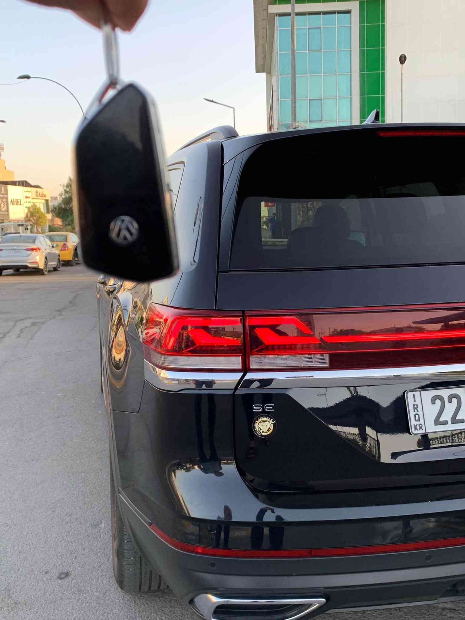 Volkswagen Atlas 24 SE 🇩🇪
فولكس واكن اطلس ٢٠٢٤ se للبيع  

ماشي  السيارة 38 الف كم حقيقي 
محرك 2.0 توربو + كير شرط
270حصان/370 نيوتن متر
مواصفات السيارة كالتالي
تحديد مسار📍
تثبيت سرعة  💯
ابل كار بلي + اندرويد اوتو 📱 

7 راكب 👥
شحن لاسلكي
عدادات ديجتال
تدفئة كشنات + الستيرن
6 وضعيات قيادة 
انارات iq led
حساسات 360 درجة 
نظام قيادة ذكي
ناقل حركة أوتوماتيكي 8 سرعات 4motion
تشغيل عن بعد
دخول ذكي
تشغيل ذكي
انارات ترحيب
نقاط عمياء
كشنات جلد
شاشة معلومات
تحكم الشاشة عن بعد 
تحكم صوتي 
قطع تبريد 3
فتح صندوق ذكي
صندوق اوتوماتيكي
اوتو هولد
اوتو ستارت/ستوب
هاند بريك كهربائي
كشنات كهرباء

سيارة بيها رأس البونيت صبغ و شبر تعديل بارد فقط 
بدون دواخل بدون ايرباك  💫

سعر  285 وبيها مجال  💵 

شرط التحويل

للتواصل على الرقم
***********
***********
متوفر واتساب او اتصال

مكان السيارة:كركوك  📍
