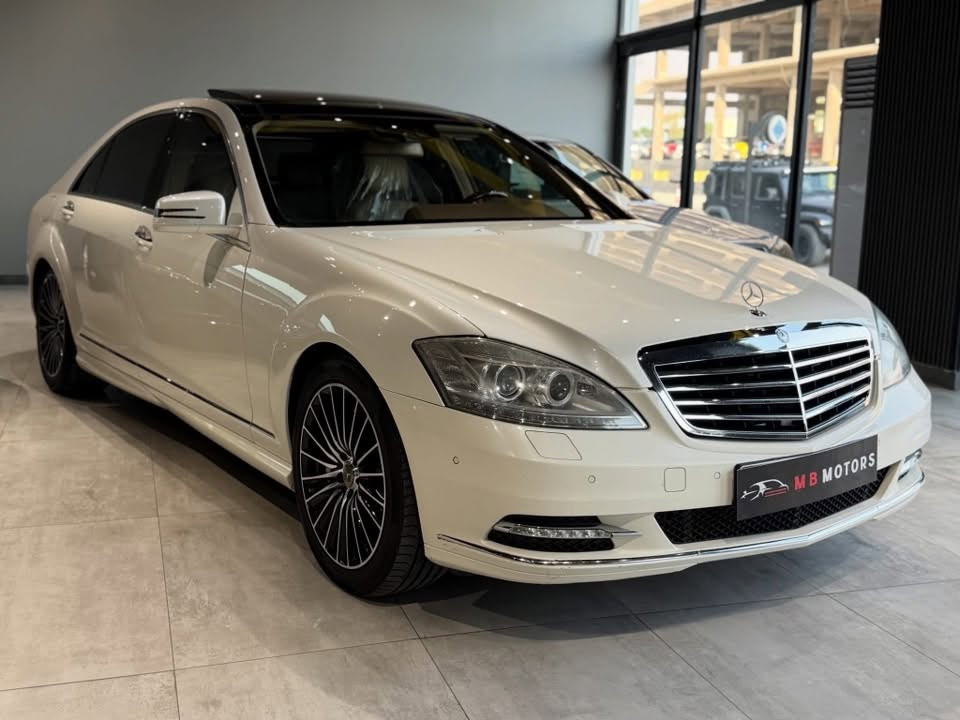 #مـارسـيـدس  اس كـلاسs500
#مـــوديـــــــل / 2013

#عــداد_الـمـسـافـة114 الـف 

#لــون ابيض ملكي الـداخــل مـلـكـي

#جــداً جـديـدة كـل نـقـص مـا بـيـهـا 
________________________

🔥 سقف اسود 
🔥هيدروليك ( 
🔥بانوراما 
🔥كامرات محيطية
🔥أبواب شفط 
🔥خمس بردات 
🔥محرك 8 سلندر 
🔥داخل بيجي
🔥ويل كب كروم amg
🔥انارة محيطية متعدد الألوان 
____________________________

علما ان ( سيارة وارد الماني ضرر خفيف جاملغ خلفي 

الباقي سيارة كلها كفالة ( كير محرك مكفولات )

#الـعـنـوان / بميسان

#الـهـاتـــف / ***********
