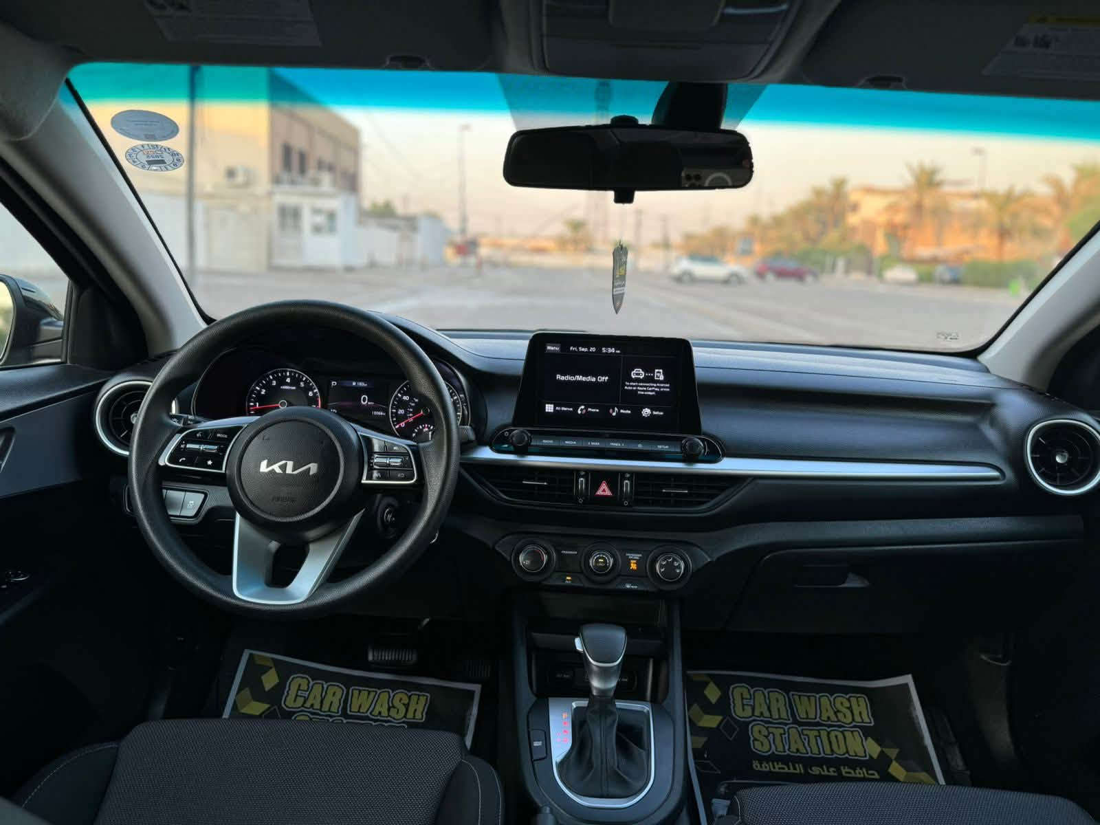 السلام عليكم
🔹كيا فورتي 2023 
🔹رقم دهــوك 
🔹باسمي السياره + تحويل مضمون %💯
🔹مواصفاات السياره 
🔹شاشه حجم كبير  + كامره دواره 
🔹رادار امامي اوتو بريك   
🔹نضام تحديد مسار للسياقه الالكترونيه
🔹تحكم استيرن كل الجهات 
🔹بلوتوث + اواكس + واي فاي   
🔹مانع انزلاق + كروز سرعة 
🔹محرك 2000 دوش  
الحادث مثل ما موضح بلصور فقط بنيد وجاملغ وبدلتهن 
------------------------------------------
السعر 135  وبيها مجال بسيط 
رقمي للستفسار ***********
العنوان... بغداد الطالبيه
