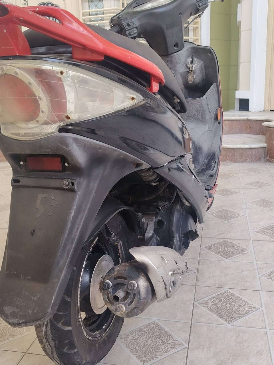 السلام عليكم كامكو جي فور مكينه مفتوحه مره وحده دراجه هندر عوزها باتري وتشتغل سلف بيها نواقص خفيفه دراجه حلوه ب 400 وبيها مجال بسيط مكاني ديوانيه مركز الجلبيه شارع زهور للاستفسار ***********
