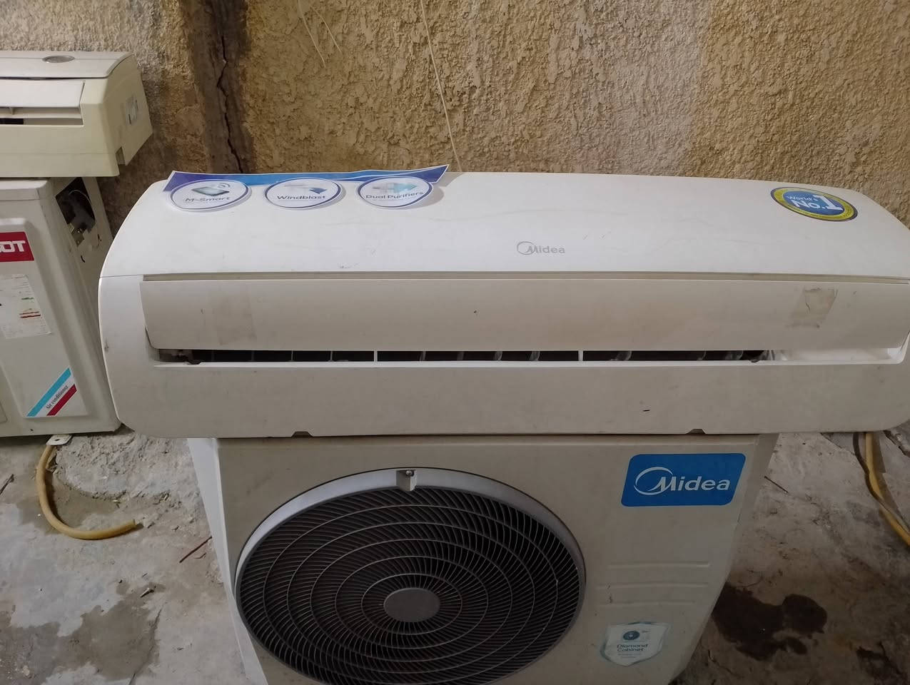 فرصة للتبريد الخرافي.. سبلت ميديا 2 طن بحالة الزيرو! ❄️
​إذا تدور على راحة البال والتبريد القوي بالحر، هذا الجهاز إلك بالذات! سبلت ميديا (Midea) المعروف بقوته وتحمله للظروف الصعبة، جاهز ونظيف جداً ويوكّف حر الصيف.
​✨ المواصفات والخدمات:
​الحجم: 2 طن (تبريد عالي وكفاءة ممتازة).
​النظافة: نظيف جداً بحالة ممتازة (استعمال راقي).
​الغاز: غاز مقفول وجاهز للتشغيل مباشرة.
​الملحقات: كامل الملحقات ويا + بواري نظيفة ومشدودة.
​الخدمة: بس عليك تشتري، والباقي كله علينا! 🤝
​💰 السعر النهائي: 450 ألف دينار فقط! (سعر مناسب وقفل بالنسبة لنظافته).
​📱 للطلب أو الاستفسار:
يرجى الاتصال أو المراسلة عبر الواتساب على الرقم التالي:
📞 ***********
​سارع بالحجز قبل لا يفوتك الجهاز! 🏃‍♂️💨
