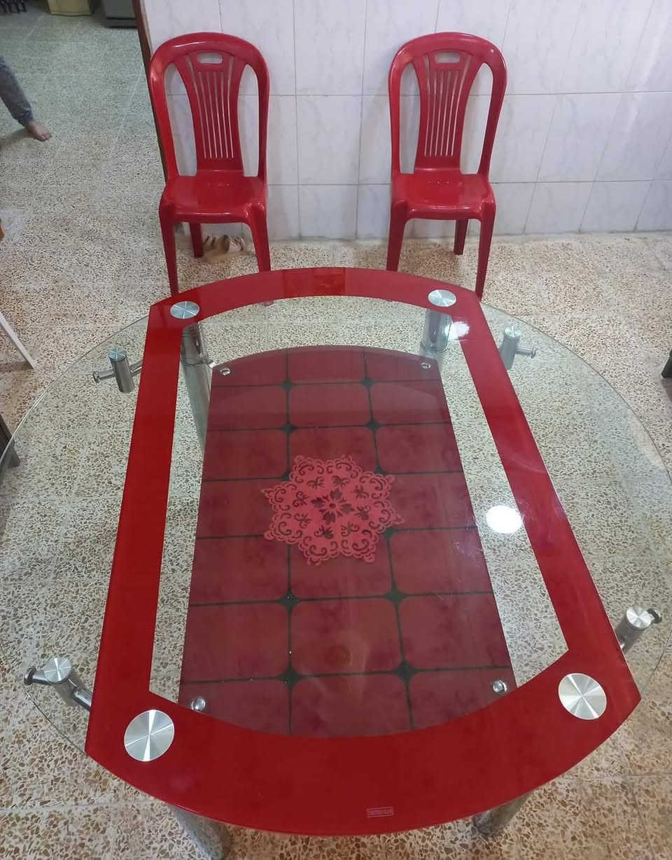 من رخصة الادمن المحترم
للبيع
ميز طعام مع 4 كراسي بلاستك زجاج حراري سميك 8 ملم ،يتغير بشكل دائري ومستطيل.
السعر 100 ألف دينار
المكان حي الصديق
للاتصال / ***********
