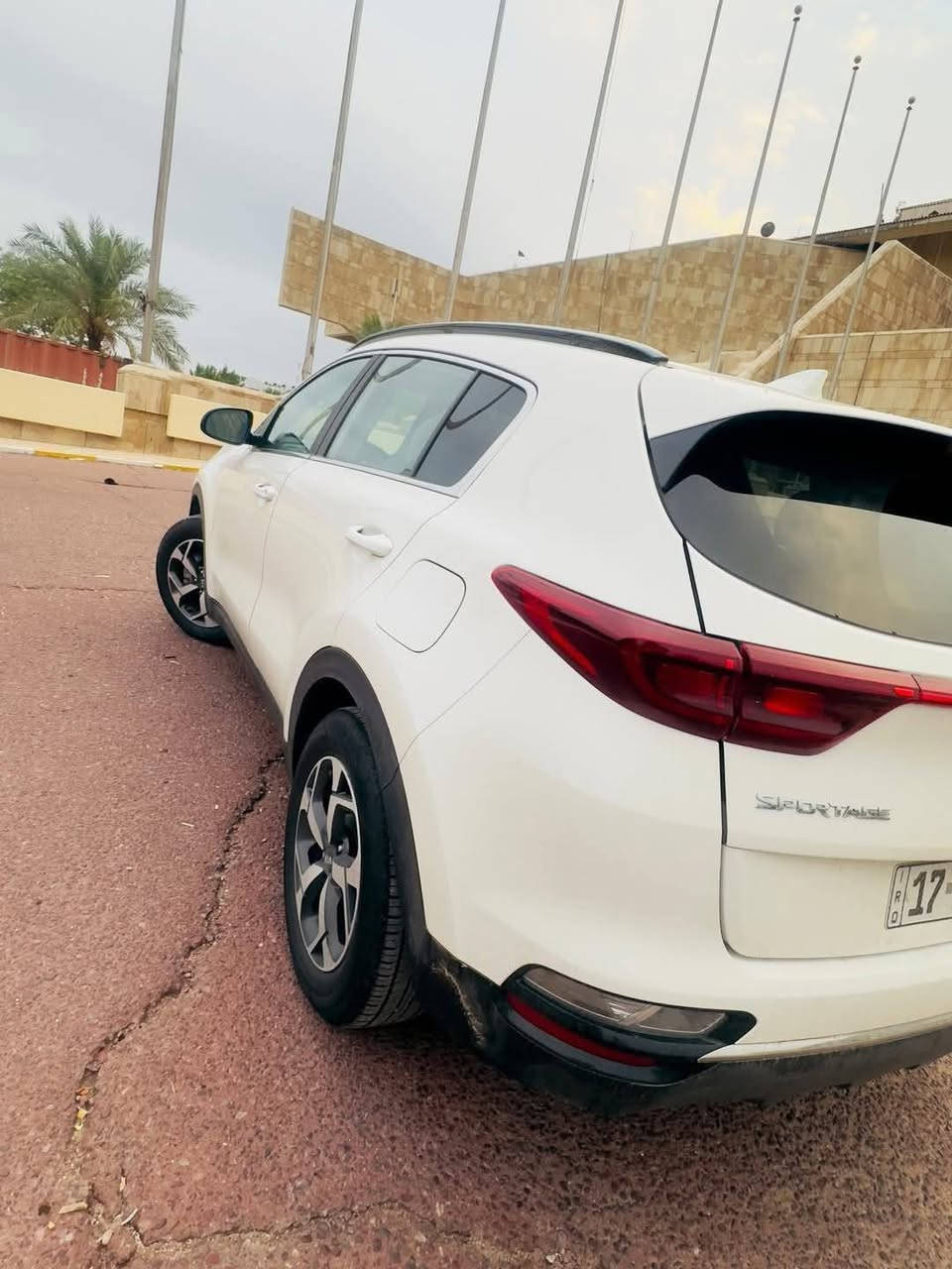 سبورتج 2020
وارد امريكي حادثها جاملغ امامي ايمن وربع البنيد 
محرك 2400 
مواصفات حلوه 
رادارات اماميه  
تبريد قطعتين (خلفي امامي)
3انظمة قياده Sport/Normal/Smart 
شاشه كبيره 
خرائط Gps 
كامره خلفيه دواره📽️
فول تحكمات ستيرن 
كروز مثبت سرعه
شاشة ضبط واعطال بل دشبول
ثلاث منافذ UBS
ويل كب كروم
حساس اطارات
مانع انحدار 
مانع انزلاق
4 دسكات /ABS
تخم تاير جديد وباتري جديد 
صدر السيارة جديد
رقم مثنى
مكان السيارة كربلاء 
السيارة بأسمي
السعر 149..
رقم الهاتف ***********
***********
