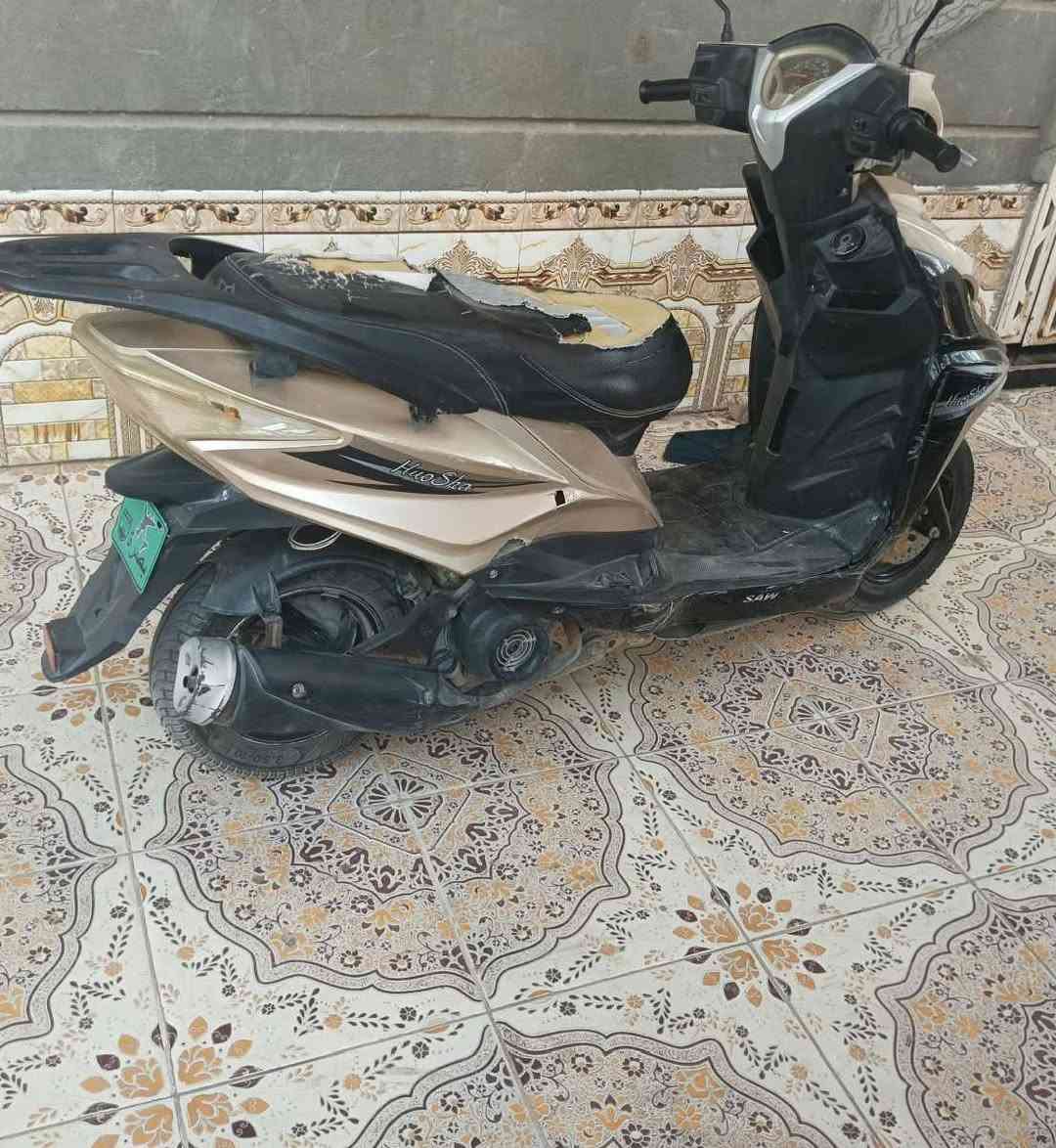 السلام عليكم دراجه للبيع جاهزه محرك جديد سلف جديد باتري جديد نقصها بس دوشمت الكشن
مكان الهوير السعر 400 الف الاتصال ***********
