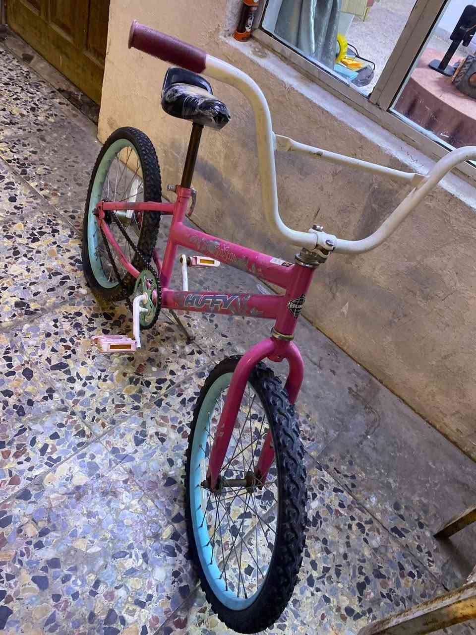 السلام عليكم بايسكل BMX لون وردي امريكي اخو الجديد استعماله قليل السعر 80 وبيه مجال المكان الغزالية للتواصل ***********
