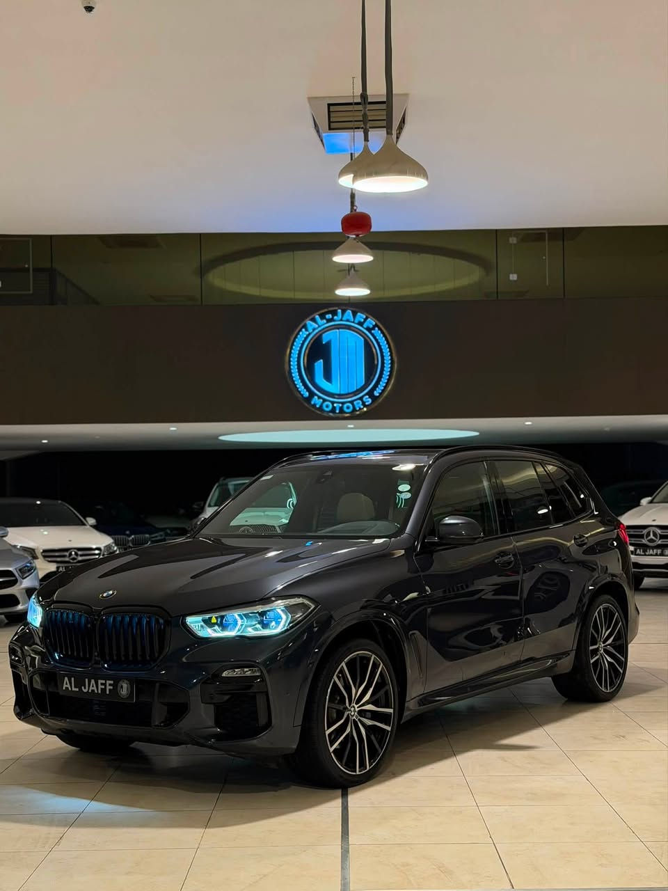 السلام عليكم 
للبيع فقط BMW x5 4.0i M package 
موديل 2021 طلب خاص 
كشنات مساج وسقف روز وبردات ولايتات ليزر و كت M بيلادي وكشنات تدفئه وتبريد وخزن وكهرباء ورادار ونقطة عمياء وقيادة ذاتية وتحديد مسار وگير كرستال وشباك لد وداتا شو وكامرات 360 درجة وصندوك كهرباء وداخل ابيض بيلادي وبصمات وبعد كلش هوايه مواصفات ماشيه 60 الف

السيارة وارد امريكي بيها بدون حادث بيها جاملغ وباب سرقة وراجعات بيلاد بدون صبغ او ايرباك او داخل
وگير ومكينه بشرط والسياره بدون اي نقص

السعر: 365$ ورقه 
للاستفسار : *********** كاوه جمال 
العنوان : السليمانية المعارض الجديده معرض (الجاف)

