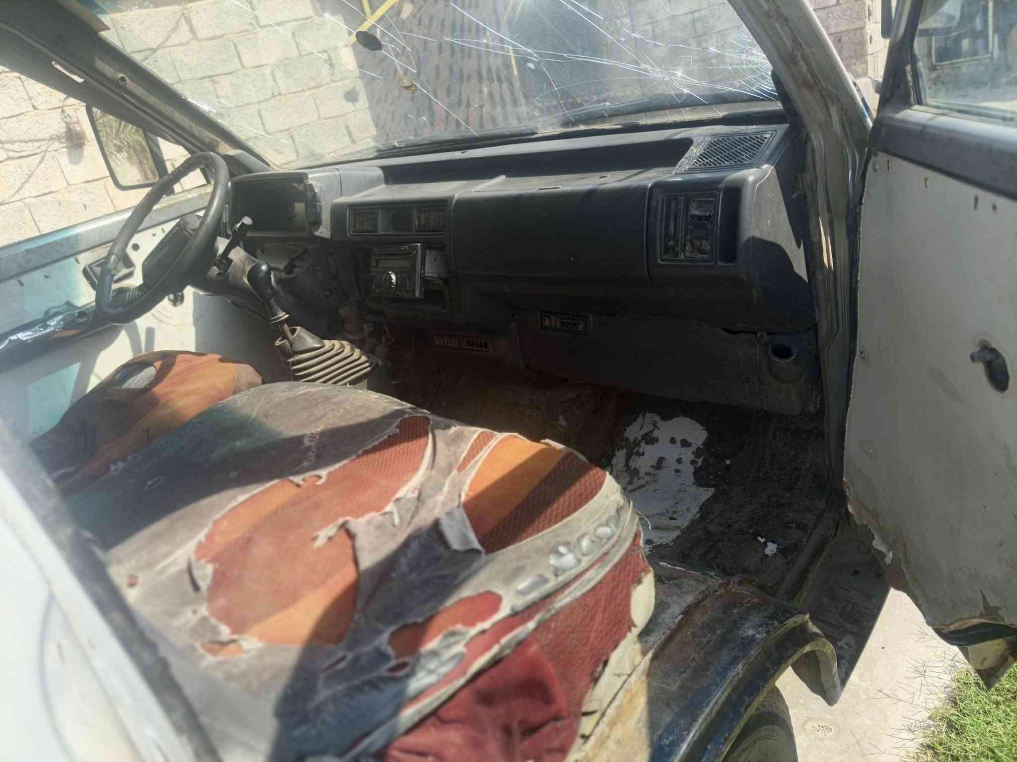 سلام عليكم كيه بستا البيع محرك بي صرف باتري وسلف وكير واكسل جديد
بور شغال تايرات نضيفات 

مصفره هيه وقرامات تريد تحويل تريد وكالة 
مكاني ديالى شهربان
***********
***********

