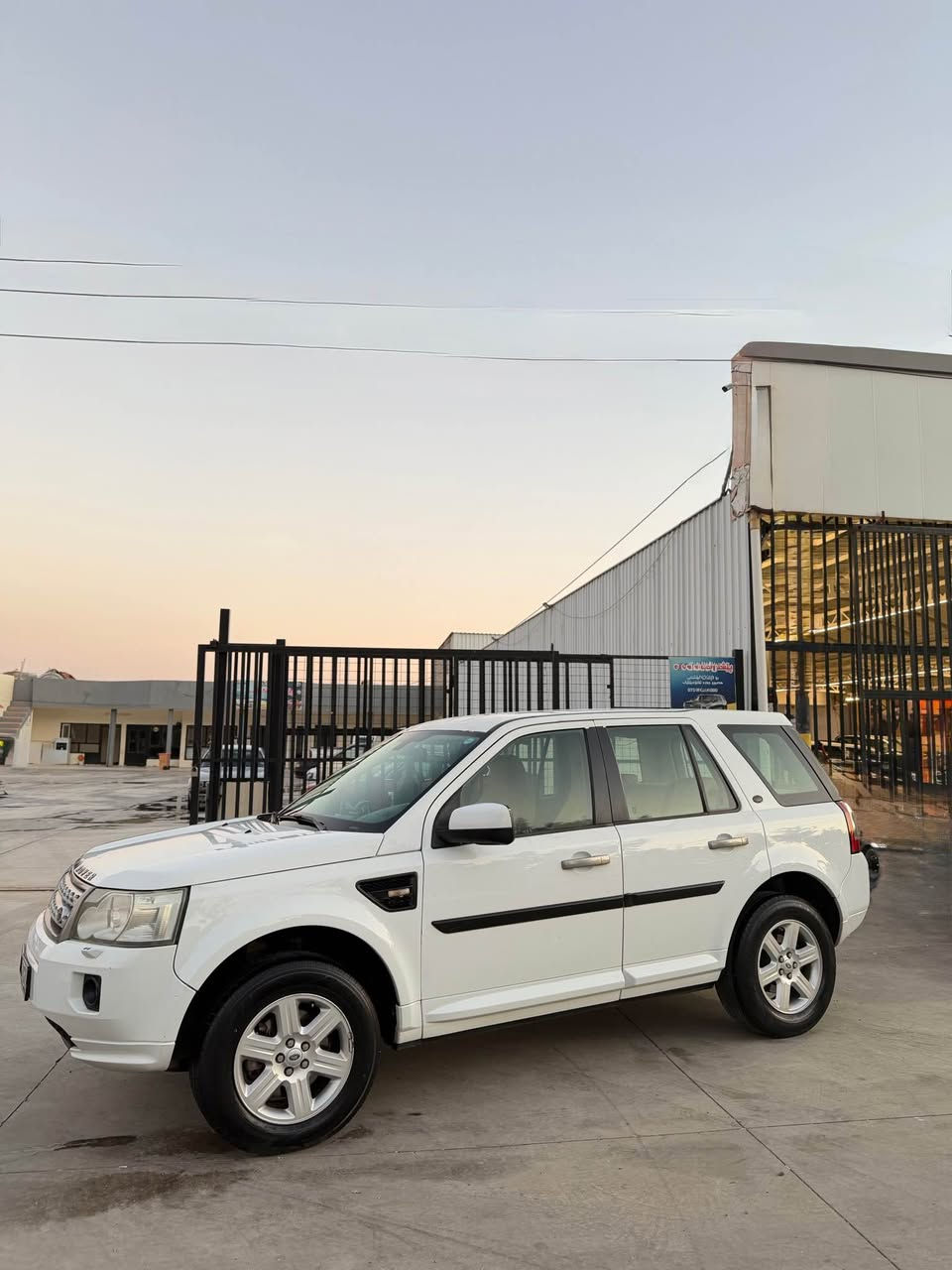 Land Rover 2012 🇬🇧🥇
رەقەم سڵێمانی سەنەوی تا٢٠٣٠مانگی ٩ نوێیە 
بێلێدران بێ بۆیاخ بەناو کردن بەشەرت 
مەکینە ٣.٢،v6 ،٢٣٠/هۆرسپاوەر 🐎
تەبڵ ئەکسل کارەبای🛘
گێر تۆماتیک و عادی ٦ گێر 
تەبرید ساردو گەرم لەگەڵ سویچ
5مۆدی ڵێ خورینی هەیە و کامیراو حاسەیە 
بەسمەیە سوکان ڤۆڵیوم aux /CD/  تەعدید سورحە
سندوق شەفتە هتد مواسافاتی زۆرە باس نا کرێ.
جوار تایە و ویلی لۆکی لەژێرە گێرو مەکینەی بەشەرت تازە سێرڤس عام کراوە یەک دنک مەسروفی تێدانیە/تکایە گەر موشتەری نیت بێزارمان مەکە بۆ ماعمەلە یان نامە بنێرە یان تەلە فۆنبۆ ژمارە مۆبایل ☎️(***********)وەتسئەپ و ڤایبەری لەسەرە، Singapore

