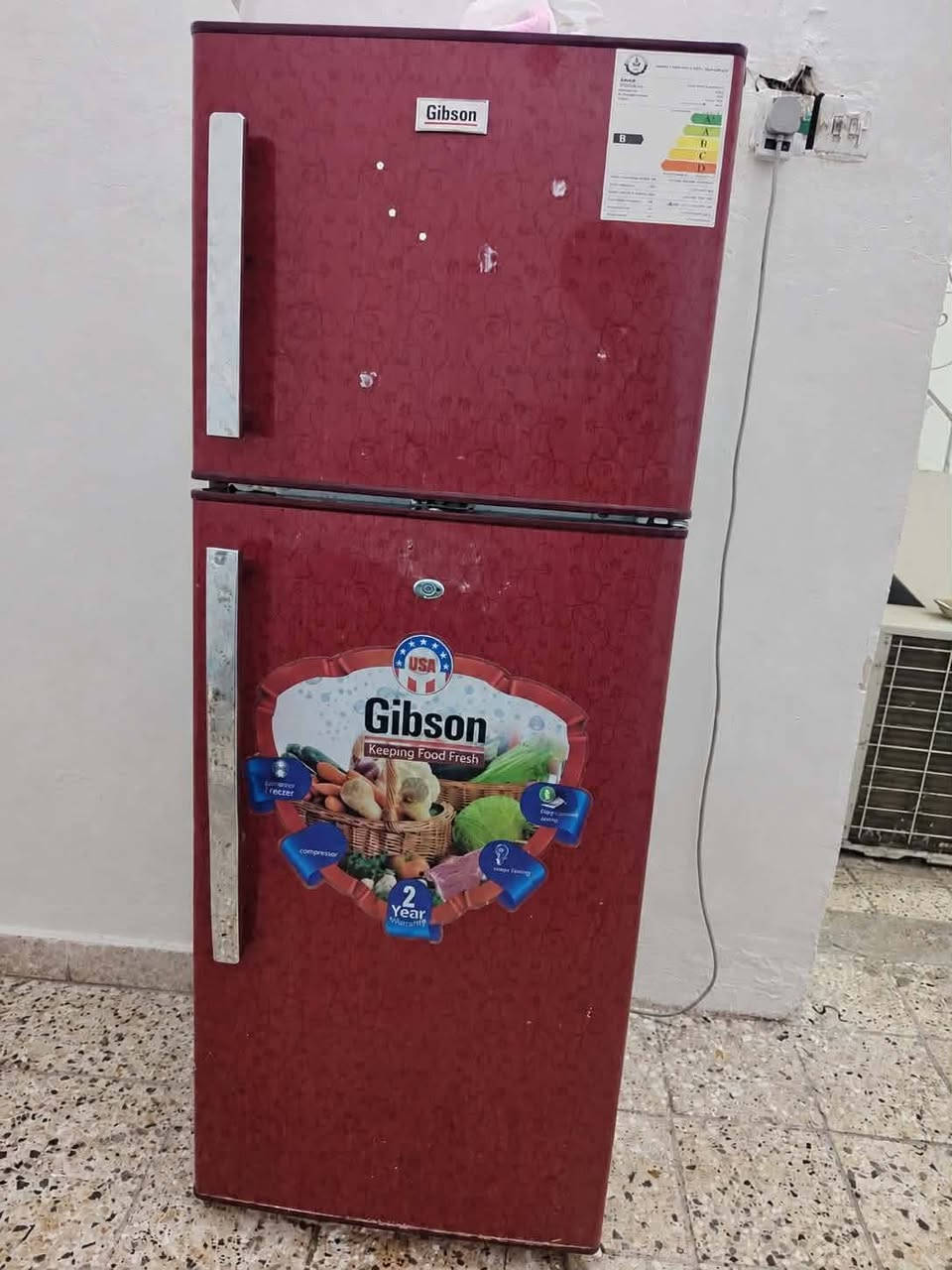 ثلاجة جبسون • ٩ قدم • نظيف