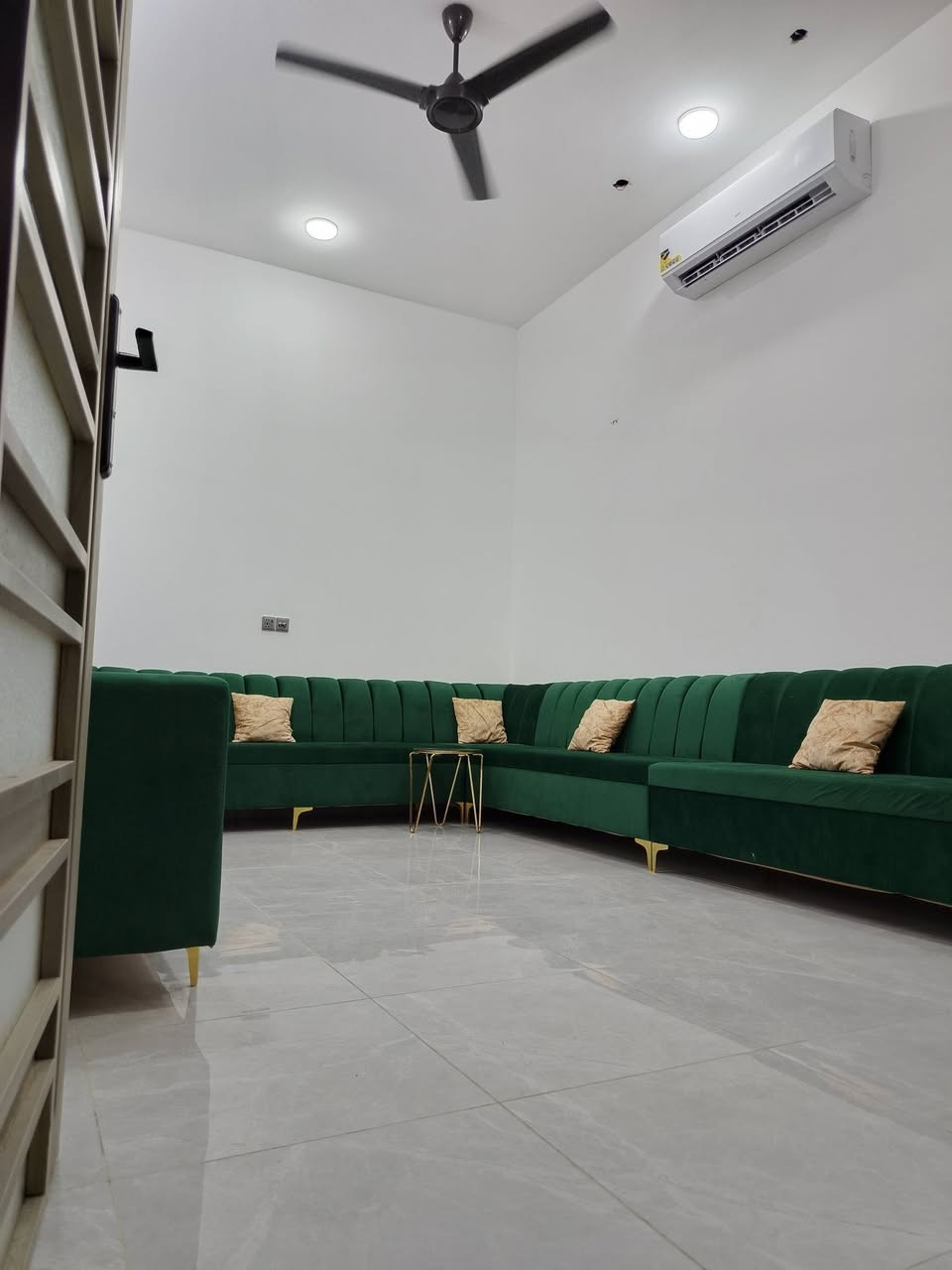 منطقة ١٢٨ • ١٢٥م • طابق ونص