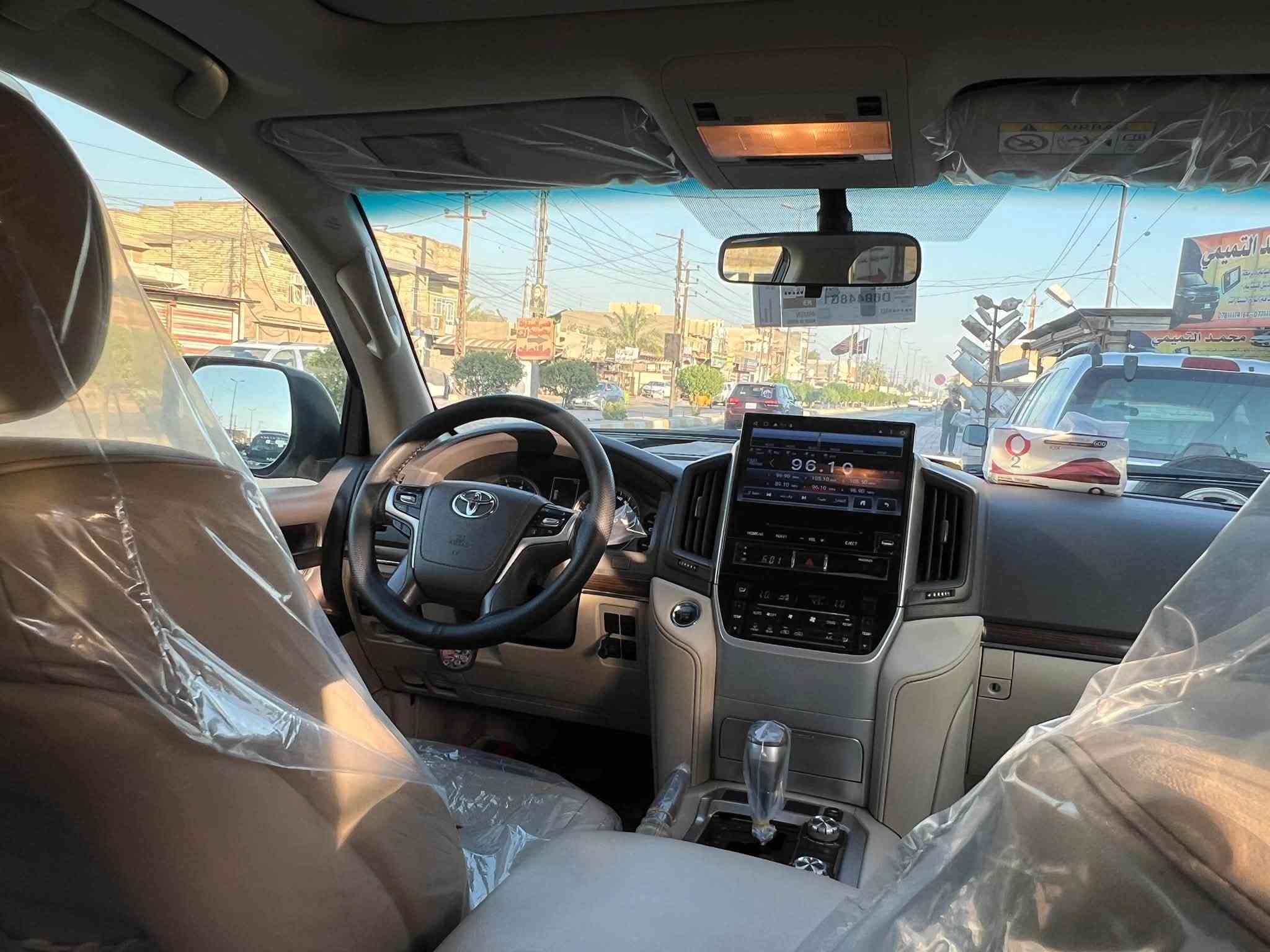 السلام عليكم لاندكروز موديل 19فول ٦بصمات دفدي بل قماره محرك ٦ سلندر رقم بغداد بسمي شخصيآ تخم تاير جديد ياباني بيه نصف جاملغ خلفي محرك كير مكفولات ماشيه ١٢٢ سياره نظيفه جدا سعر 445 وبيه مجال العنوان بغداد هاتف ***********
