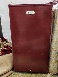 ثلاجه نوعه هيتاشي نضيفه وجديده اسخدامه شهر واحد و تجميد صغيره سعره 65 ...