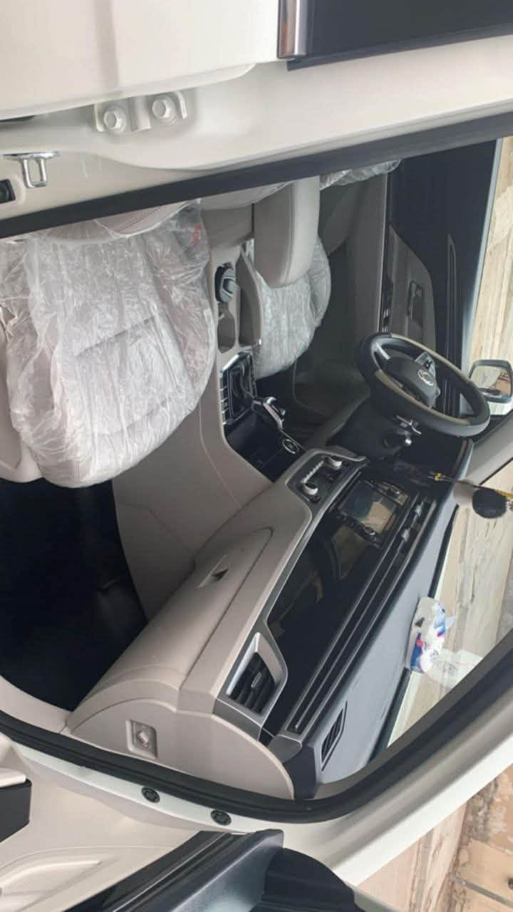 سلام عليكم 🚗 للبيع |  سانغ يونغ كوراندو 2022 كوري  (رقم بغداد)
📍 الموقع: ديالى _ بلدروز 

✨ مطلوبه للشركة | حالة ممتازة جداً 

🔹 المواصفات:
• موديل: 2022
• قير: أوتوماتيك
• محرك: 1500 .2000 تيربو  (4 سلندر)
• الوقود: بنزين
• اللون: أبيض

🛠️ التجهيزات:
• شاشة + Apple CarPlay & Android Auto
• بصمة + دخول ذكي +مري شفط+ اشاير ترحيب عند الاقتراب 
• فتحة سقف بانوراما
• كاميرا خلفية + حساسات أمامية وخلفية
• أنوار LED + بلوجكترات
• شفتات ستيرن + وضعيات قيادة (سبورت/اعتيادي ترب)
• ويل: 18
• مثبت سرعة + تحكم بالستيرن
• تكييف قوي ❄️

• الفحص جاهز بأي مكان يعجبك✔️

───────────────
💼 ملاحظة:سياره ب اسمي حاليا ومطلوبه للشركه اني ادفع للمصرف نروح اني ومشاري نسدد عليها وتحول سياره  وتسجله ب اسمك مباشرا  
───────────────
💰 السعر:160وبيها مجال 
للأستفسار :
📞 ***********
***********
