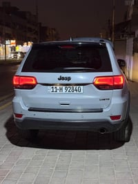 سلام وعليكم جيب كراند شيروكي موديل 2019  مصبوغه عام تغيير   فول موصفات...