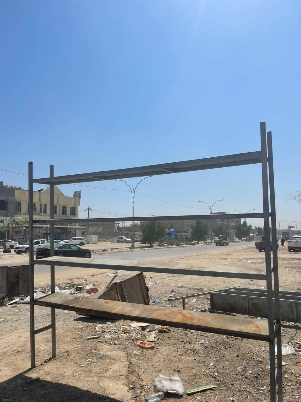 السلام عليكم متاح رفوف حديد الاول 4 خانات والثاني 3 خانات سعر 350 قفل وجكات عربانه عدد 2  شغالات درجه أولى نضافه 90% سعرهن 200 قفل 
العنوان الحله شارع 80 مال كربلاء قرب القبه الذهبيه 
هــ***********
