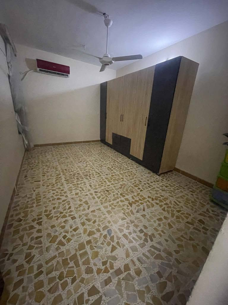 حي خضراء • طابق ثاني • بدون اثاث