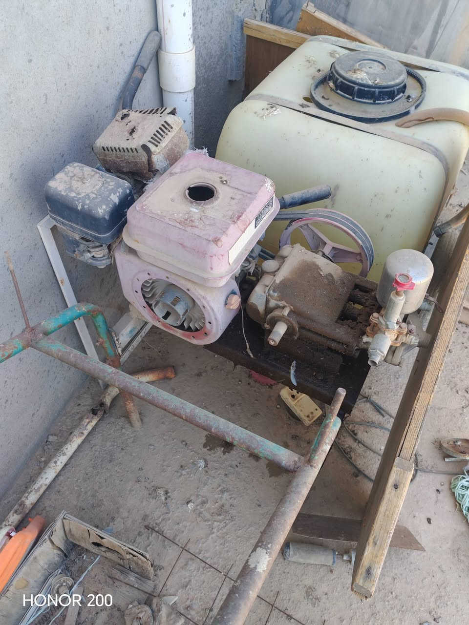 بسبب الوعود الكاذبه هولدر للبيع متروك مع صوندات عدد اثنين الماطور متروك يرادله ترتيب يعني احتمال تجفيت الهولدر باب الاول اعيد الهولدر متروك يرادله شويه ترتيب السعر قفل من الاخير 165 علما الهولدر ابد ماواصل مصلح الي يحتاجه يتصل *********** اخوان الهولدر متروك

