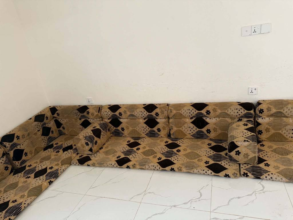 جلسه سعوديه الاصليه حبيبات مضغوطه وجهين نضيفه 12 متر سعر 160 المكان مجمع الاميرات لاتصال *********** النجف, العراق
