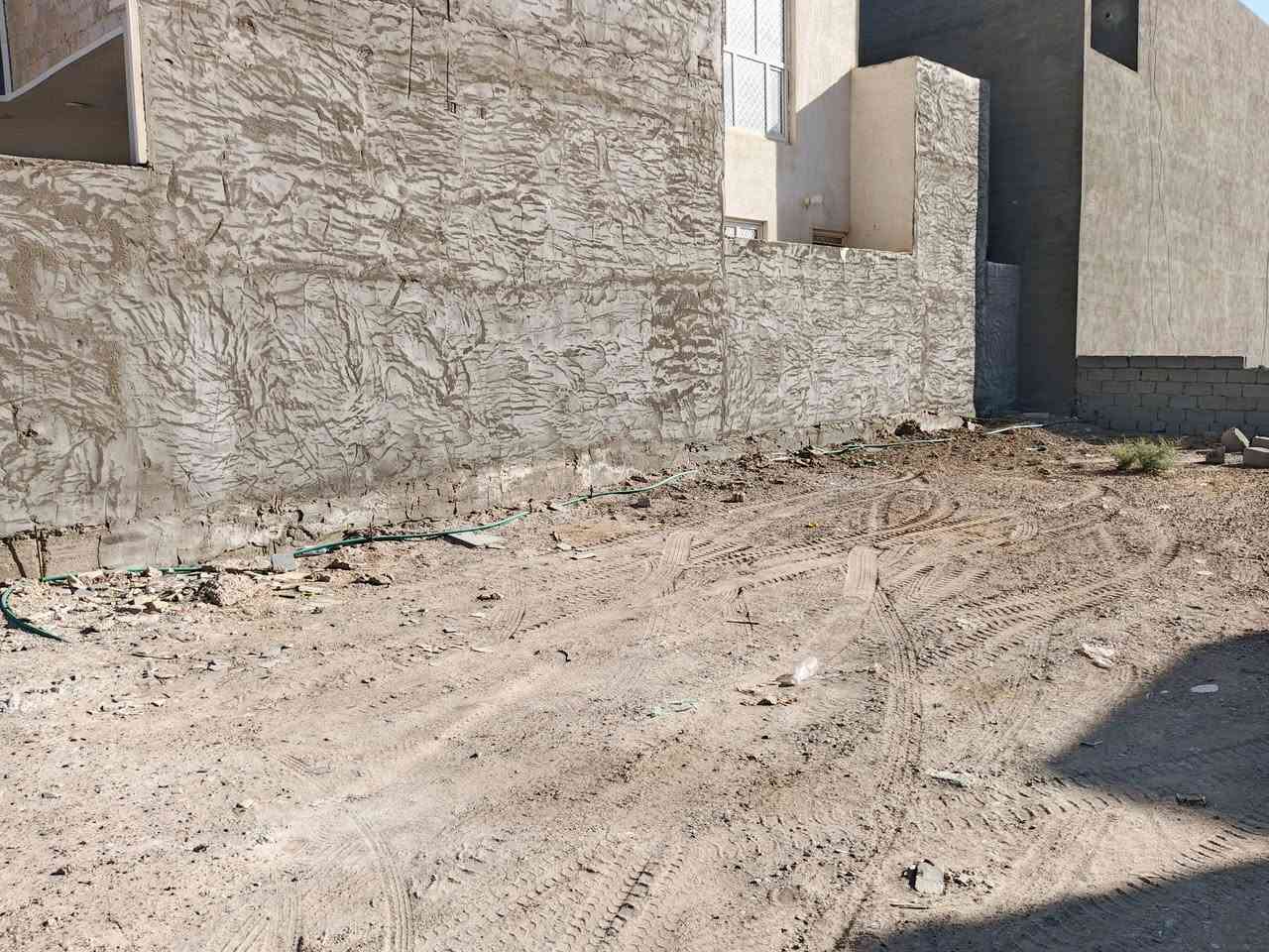 السلام عليكم قطعه ارض للبيع مساحة ١٠٠ متر واجهه ٦ ونص ونزال ١٥ ونص جنس العقار طابو زراعي سند ٢٥
الموقع المكاسب قرب سياج مطار قريب على جامع  شارع عرض تسعه سبيس كهرباء ماء بناء نظامي 
السعر ٣٥ قابل للتفاوض بيع مستعجل اني صاحب قطعه مباشر *********** للاتصال واتساب متوفر @الجميع
