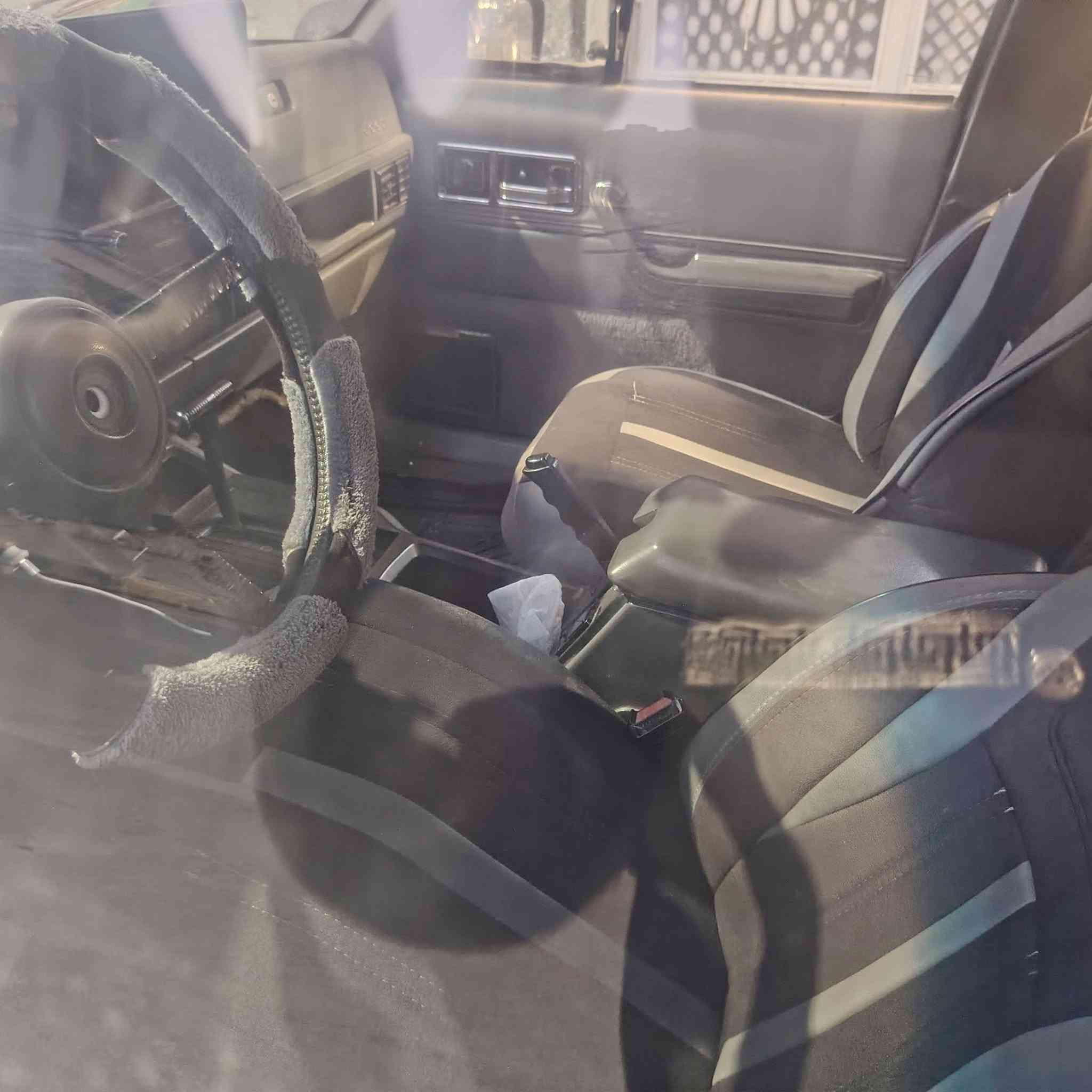 جيب شيروكي شخاطه 89 رقم الماني سياؤة مكانها الموصل شرط التحويل
سيارة مصروف عليها بس يحتاجلها شويه ترتيب من بره

مكينه بداية نفخ

طخم تاير جديد اكسن خلفي امامي جديد حدادية جديدة دوشمة جديدة فقط المكينه بداية نفخ
مكنية اصلية 6 

سعرها 35

***********
***********
