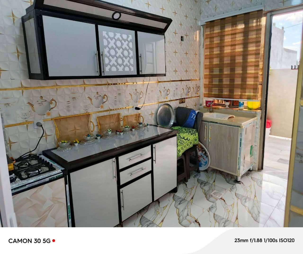 اسلام عليكم بيت للبيع في حي الملايين الثانية مجمع الملك 
مساحه 105 متر واجها 6 اساس بادلو سند زراعي قرار 25 كرت بلديه 
بيع نقد ويرهم مقدمه قسط حسب التفاق 
***********
***********
